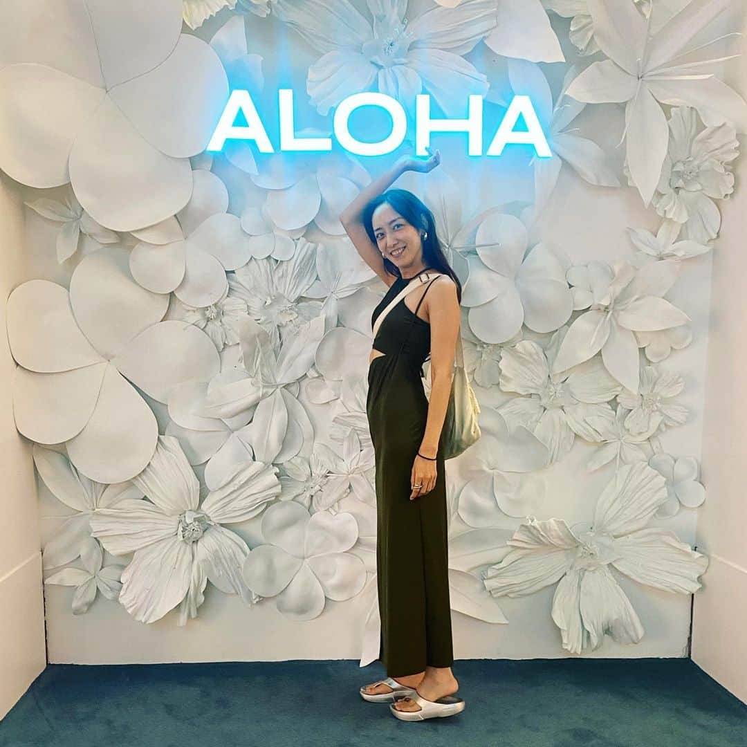 我謝レイラニのインスタグラム：「ハワイはあっとゆーますぎてあまり写真がない〜🫠w でも美味しいものは色々食べれたよ(*´﹃｀*)ハワイに行くとウニパスタが食べたくなるのはなぜだろう🤔笑笑 久々のハワイは海もやっぱりキレイで幸せでした♡気候も最高だし、やっぱりすき🌴 #ハワイ旅行 #久しぶりのハワイ #いるだけで幸せ #時差投稿 #水着を私服として着た けど誰にもバレてない🫣w 旅投稿は次で終わります。早くリアルタイムに戻らないと！！笑」