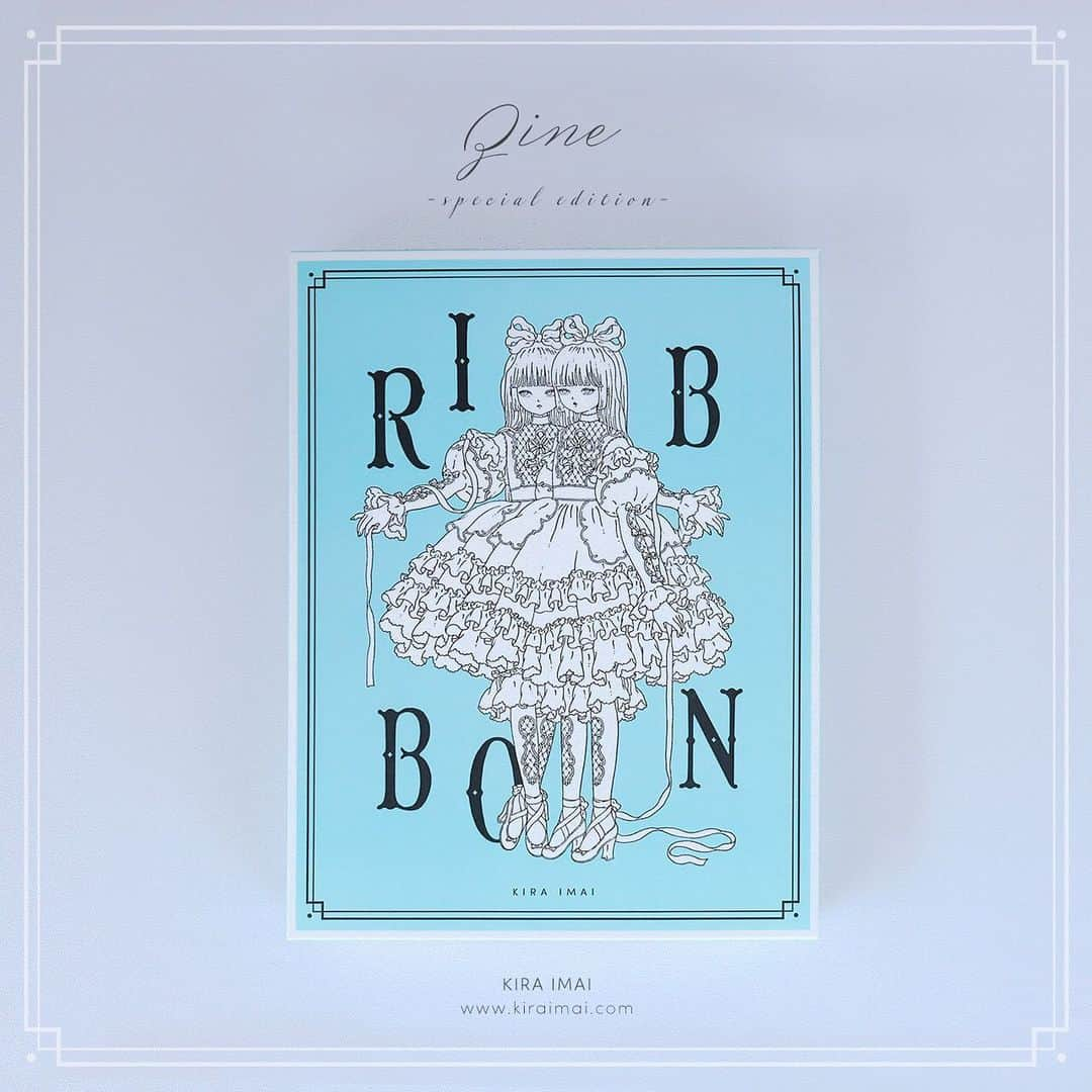 今井キラさんのインスタグラム写真 - (今井キラInstagram)「𝒩𝑒𝓌 zine「Ribbon」特装版 zine・Ribbonぬりえ本・カード・箱入りポストカードセットを専用ボックスに納めました。限定数100。 ＊zineとポストカードは通常商品と同じものになります ＊Ribbonぬりえ本にはナンバーとサインが入ります ⁡ 🎀🎀🎀 ⁡ Monochrome MAGIC 今井キラ＆妖 Exhibition ⁡ ▪︎10/6(金)～10/9(月) ▪︎12:00-18:30 ＊初日15:00 OPEN ＊最終日17:00 CLOSE ＊10/6 15-17時＆10/7 12-14時は事前予約チケット制 ⁡ 🎀HALO space 01 〒150-0013　東京都渋谷区恵比寿1-23-21　ヤマトハイツ1F （恵比寿駅徒歩5分） ⁡ 会期終了後に在庫のあるアイテムはWeb Storeでの販売を予定しております。」10月2日 22時54分 - kiraimai