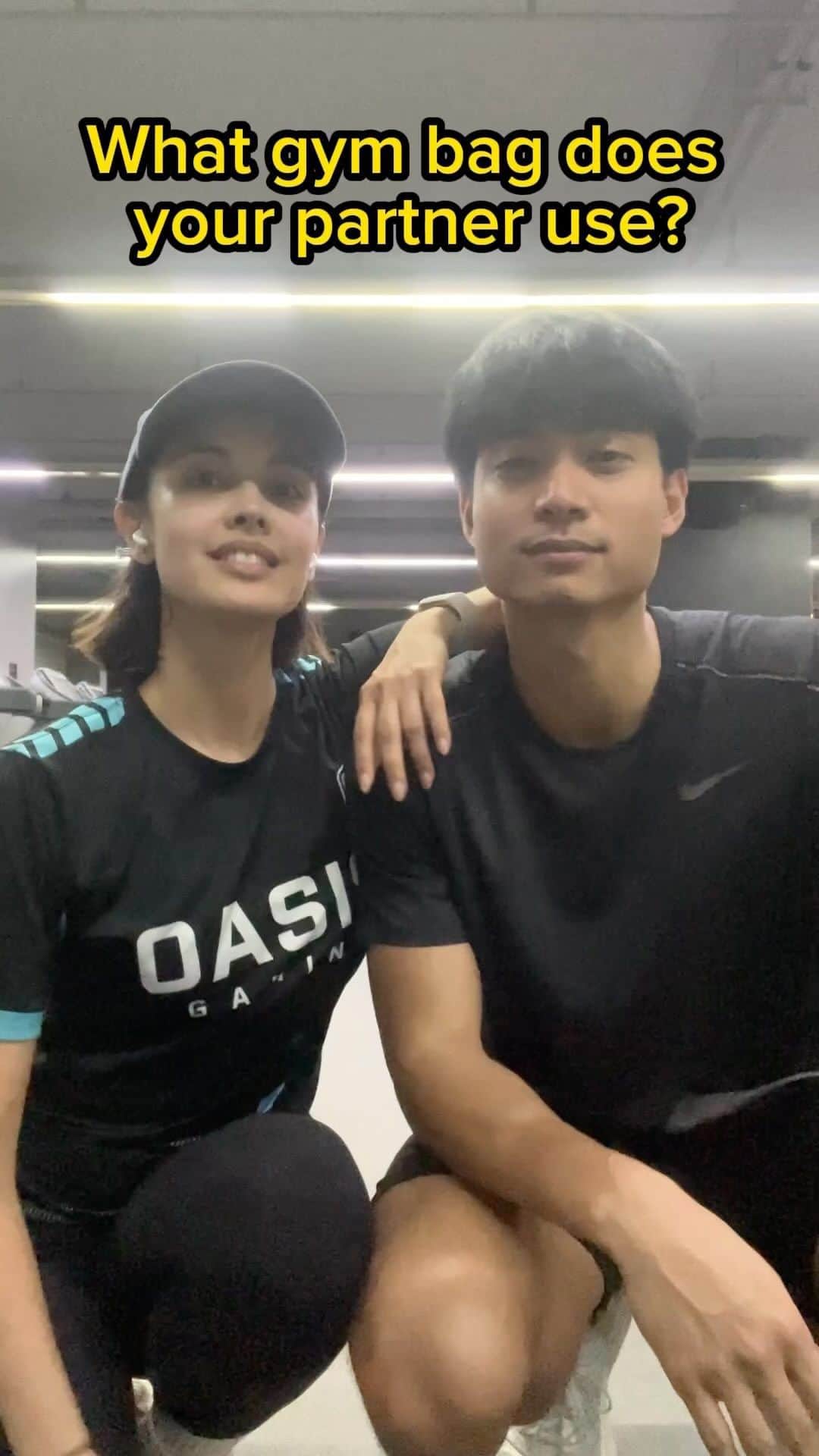 ミーガン・ヤングのインスタグラム：「Boneezy and I hit the gym today and we both surprised one another with the bags we chose. Varsity vibes for bonez and dumpling vibes for me 😅🫰🏽❤️」