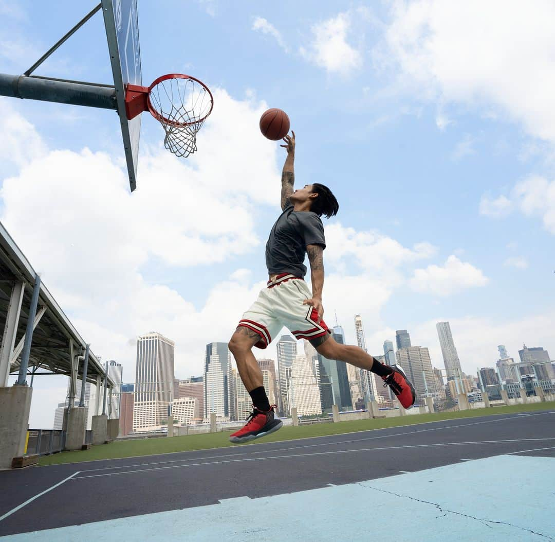 アンドワンさんのインスタグラム写真 - (アンドワンInstagram)「Embrace the grind.  Leave your doubts in the dust. Never miss your chance to Attack the rim and let the world know you're here to dominate.  #and1attack #and1 #and1life」10月2日 23時00分 - and1