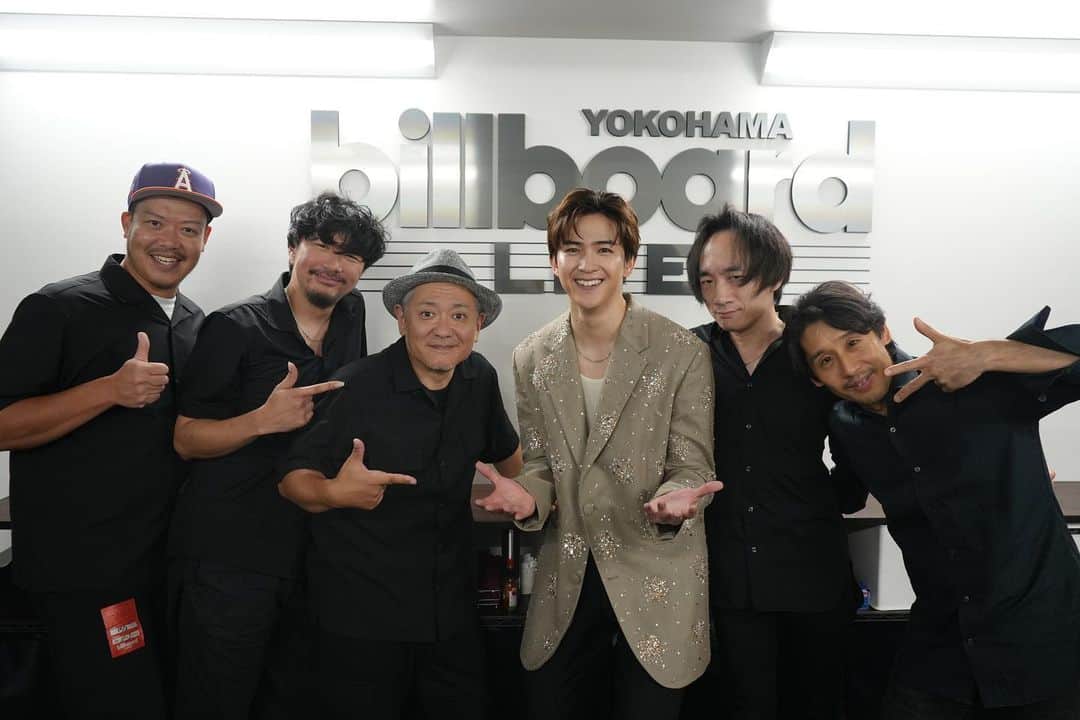 甲斐翔真のインスタグラム：「『KAI SHOUMA Billboard Live 2023』 全公演終了しました！！  大阪、横浜、ありがとうございました🔥  最高の計3日間だったなぁ。 皆さんのお顔を近くで見れて嬉しかったです☺️  また会える日を楽しみにしてます！！  最高のバンドメンバーと📸 良い写真！！！  ・音楽監督&バンドマスター&ピアノ #佐藤真吾 さん (横浜公演)  ・バンドマスター&ピアノ #クレハリュウイチ さん (大阪公演)  ・ギター #山口周平 さん  ・ドラム #佐治宣英 さん  ・ベース #高間有一 さん  〜セットリスト〜  Shut Up and Dance/WALK THE MOON  星空輝いて/October sky  最後のダンス/エリザベート  So Close/Jon McLaughlin  Everything/MISIA(大阪)  真夏の果実/サザンオールスターズ(横浜)  車の中でかくれてキスをしよう/Mr.Children  One Song Glory/RENT  Your Eyes/RENT  星から降る金/モーツァルト  You Raise Me Up/Westlife  I’m Alive/next to normal  Hold Me in Your Heart/Kinky Boots  Come What May/Moulin Rouge! The Musical」