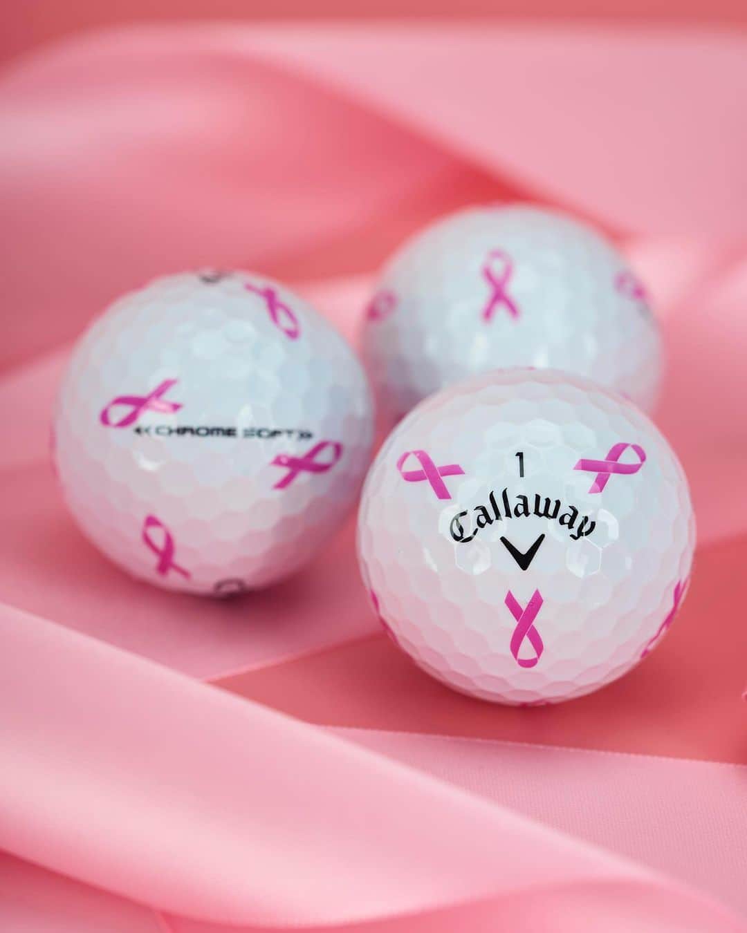 ジョン・ラームさんのインスタグラム写真 - (ジョン・ラームInstagram)「Limited edition Truvis Pink Ribbon balls are here 🎀 Available now on our website」10月2日 23時14分 - callawaygolf