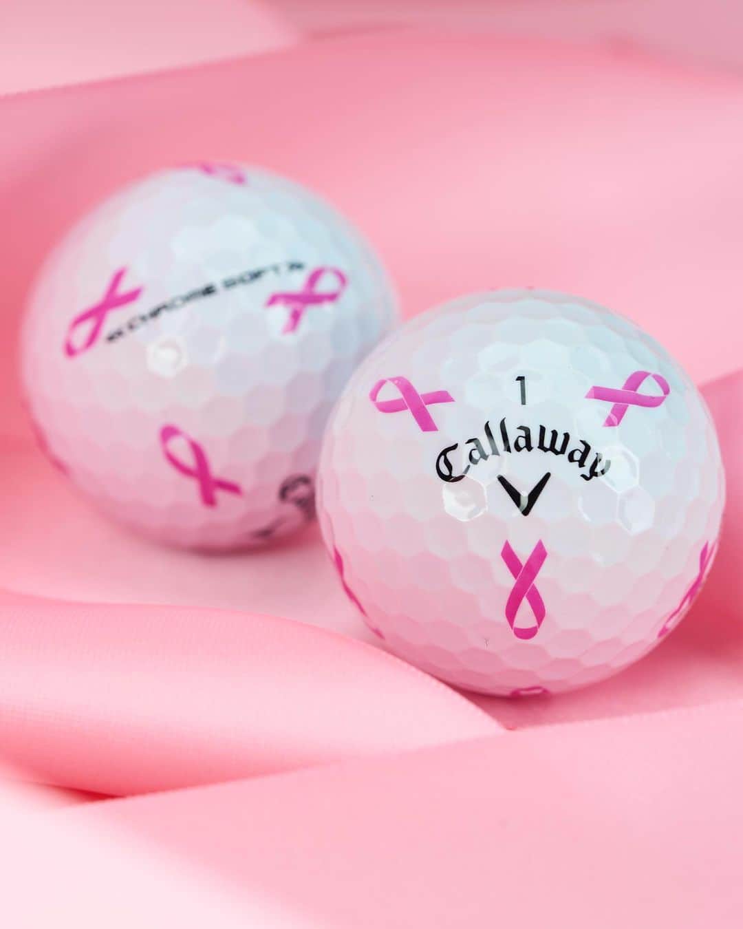 ジョン・ラームさんのインスタグラム写真 - (ジョン・ラームInstagram)「Limited edition Truvis Pink Ribbon balls are here 🎀 Available now on our website」10月2日 23時14分 - callawaygolf