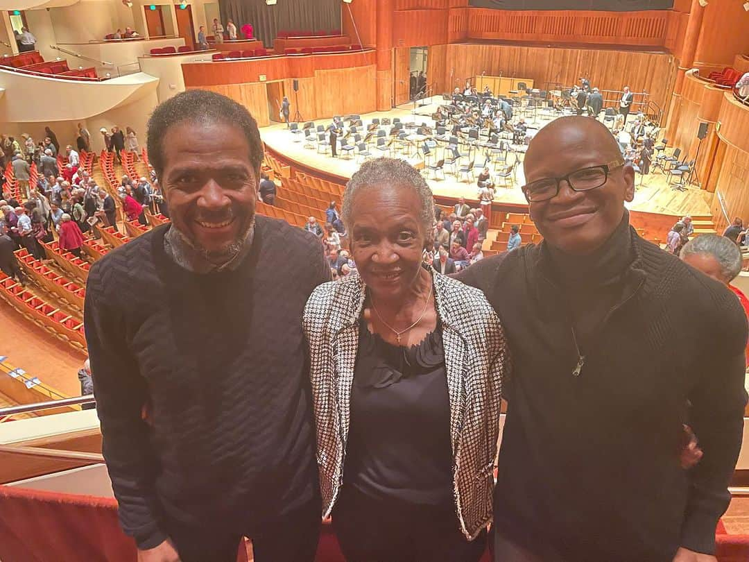 ラリー・ギリアード・Jrのインスタグラム：「Most will fanboy/fangirl over meeting their favorite actor or singer or athlete. Not me. This is where I fanboy. At the symphony! My parents and I were kindly invited by Mark C. Hanson, the President/CEO of the Baltimore Symphony Orchestra @baltsymphony to take in a concert Friday night! After which he took us backstage to meet the orchestra’s exciting, new, young music director, Jonathon Heyward @jonathonheyward and the piano soloist for the evening, Jean-Yves Thibaudet! Heard an amazing symphony by African American composer James Lee III @jamesleeiii_composer ! I was geeking out. At one point Mark literally called me a nerd. If loving this music makes me a nerd, then that I am. Still grew up in west Bmore though, so don’t get it twisted! Haha! Thanks Mark for the invite and wonderful night of music! #lgjrlifestyle #lawrencegilliardjr #bso #baltimore #baltimoresymphonyorchestra」