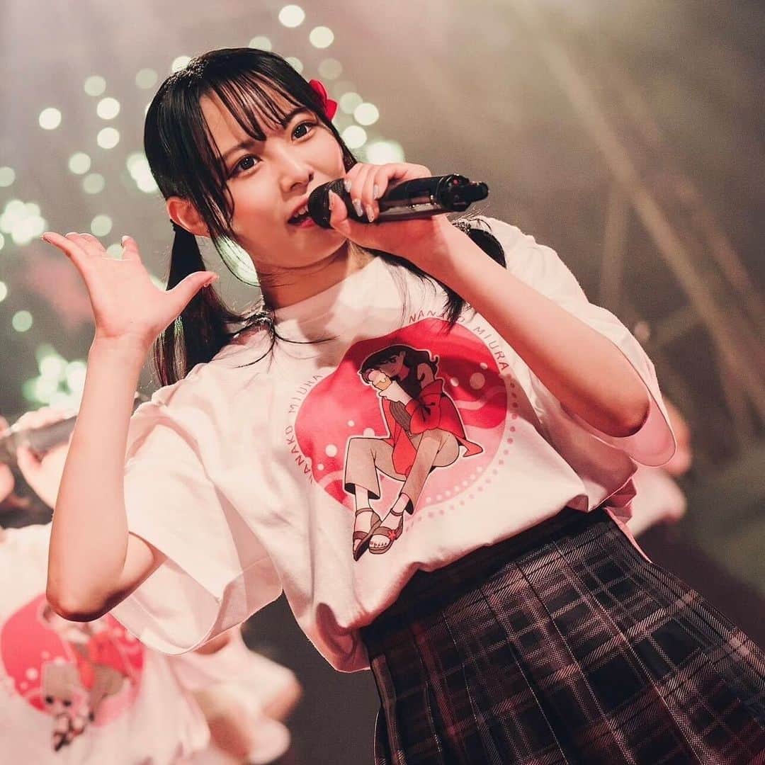 のインスタグラム：「生誕祭ライブ写真📸 浜辺ゆりな( @hamabe_yurina )  #白キャン #真っ白なキャンバス #idol #アイドル #アイドルライブ #浜辺ゆりな」