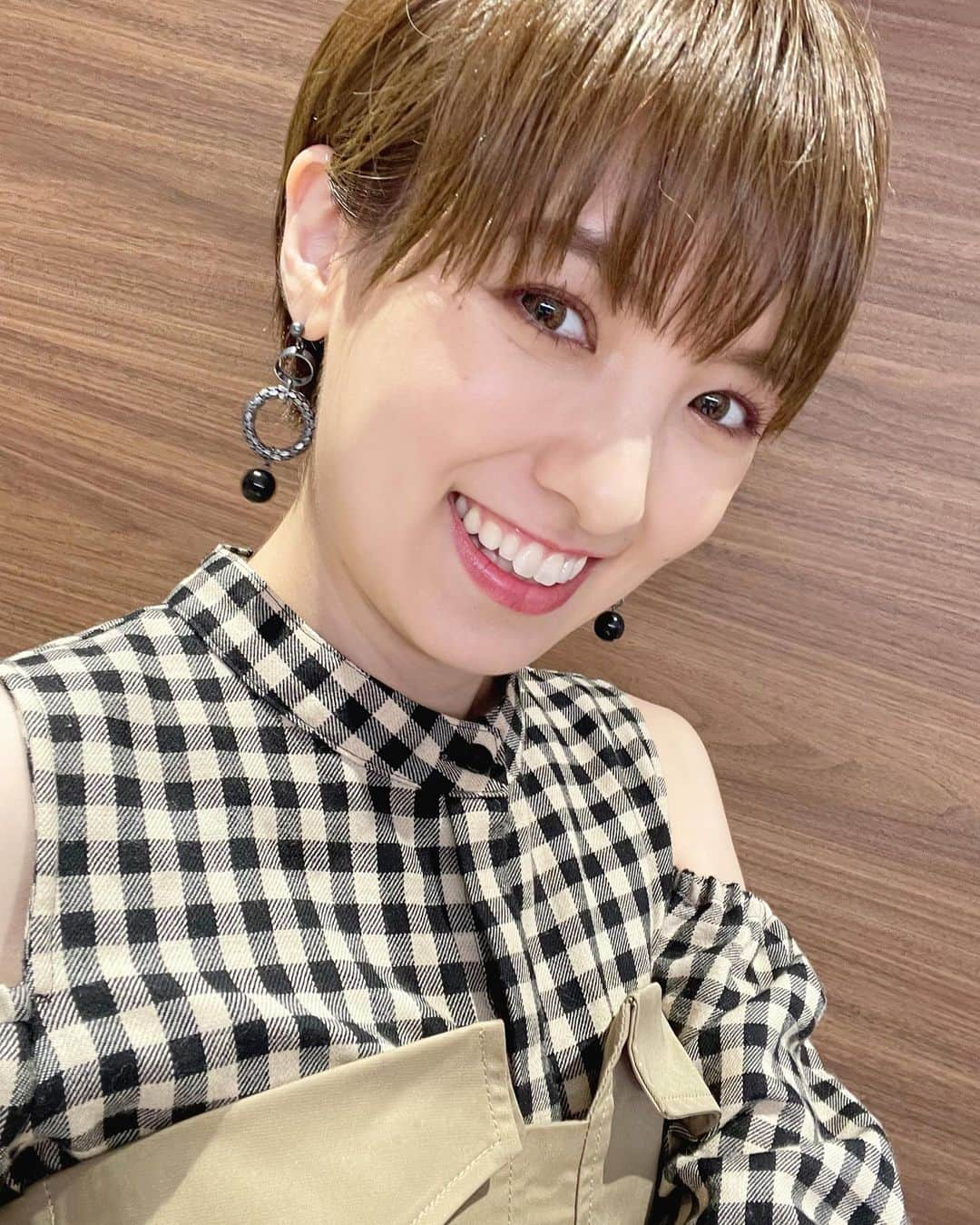 南明奈さんのインスタグラム写真 - (南明奈Instagram)「今週のプチブランチは1周年記念で鎌倉へ✨ 鎌倉グルメ食べまくりました😋 観てね✨Tverでも観れるよ🙆‍♀️  鎌倉ロケの衣装（写真1・2枚目）は  Tシャツ、ワンピース @cocodeal_official ピアス @tomomi.s_jewelry ネックレス @jurk.official ブーツ @dianashoespress  です✨ そして先週の衣装は  写真3・4枚目 ワンピース、シアージャケット @cocodeal_official ピアス @abiste_official パンプス @dianashoespress  写真5・6枚目 トップス @avie_andensal ビスチェ、スカート @anogh_official ピアス @abiste_official ブーツ @dianashoespress」10月2日 23時29分 - akinaminami