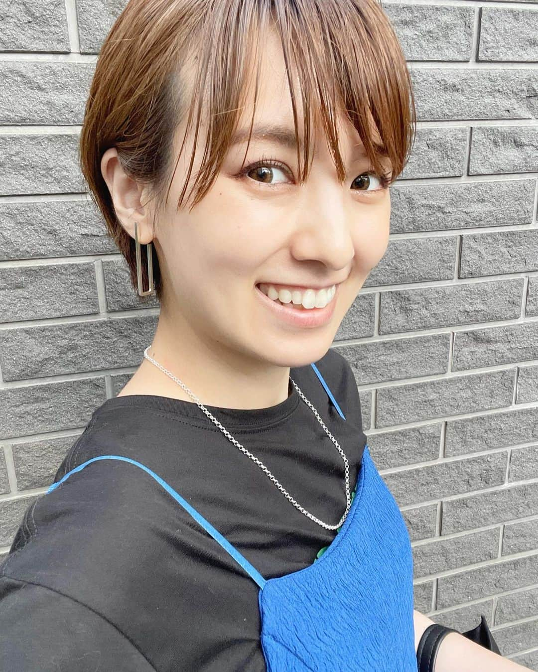 南明奈さんのインスタグラム写真 - (南明奈Instagram)「今週のプチブランチは1周年記念で鎌倉へ✨ 鎌倉グルメ食べまくりました😋 観てね✨Tverでも観れるよ🙆‍♀️  鎌倉ロケの衣装（写真1・2枚目）は  Tシャツ、ワンピース @cocodeal_official ピアス @tomomi.s_jewelry ネックレス @jurk.official ブーツ @dianashoespress  です✨ そして先週の衣装は  写真3・4枚目 ワンピース、シアージャケット @cocodeal_official ピアス @abiste_official パンプス @dianashoespress  写真5・6枚目 トップス @avie_andensal ビスチェ、スカート @anogh_official ピアス @abiste_official ブーツ @dianashoespress」10月2日 23時29分 - akinaminami