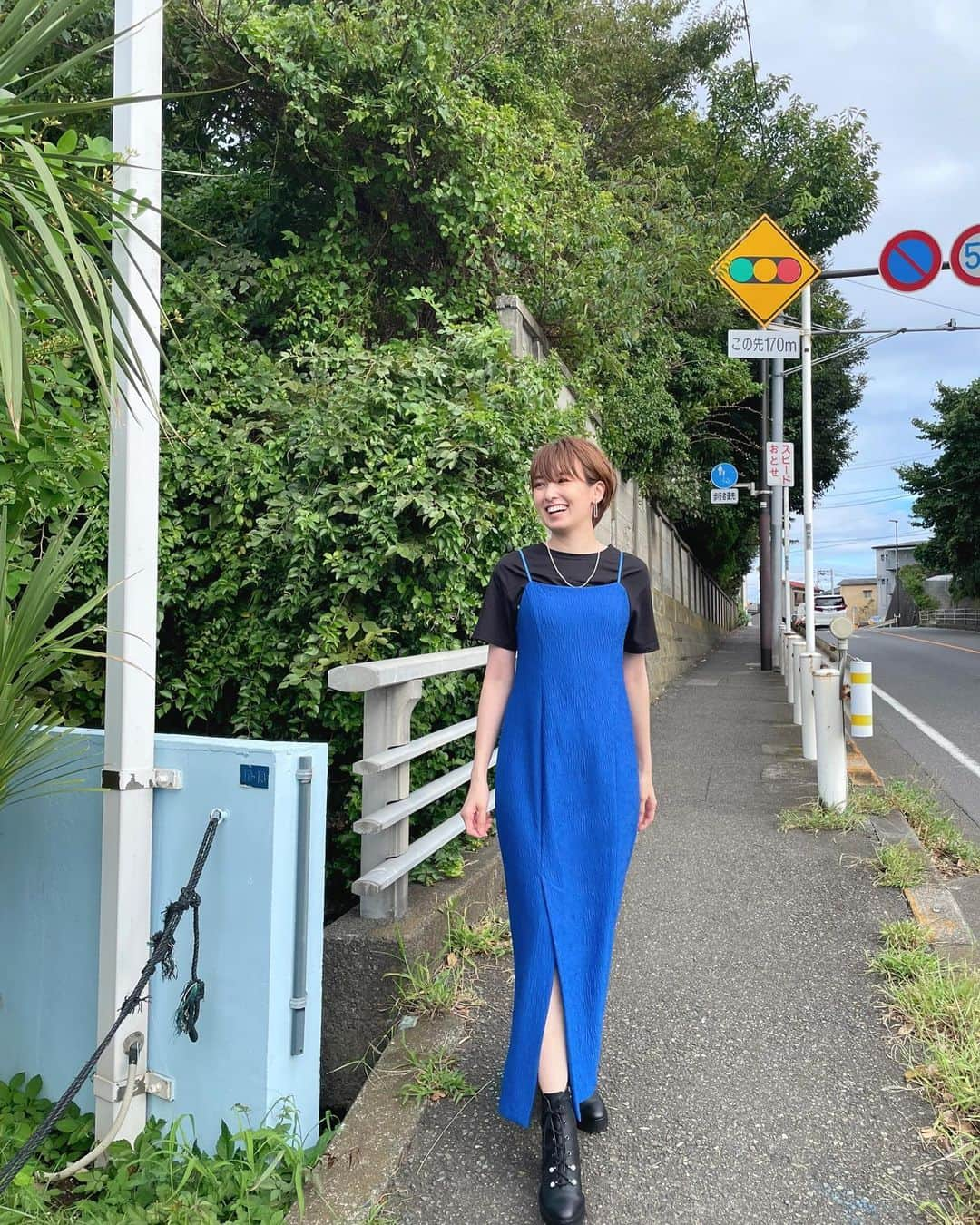 南明奈のインスタグラム：「今週のプチブランチは1周年記念で鎌倉へ✨ 鎌倉グルメ食べまくりました😋 観てね✨Tverでも観れるよ🙆‍♀️  鎌倉ロケの衣装（写真1・2枚目）は  Tシャツ、ワンピース @cocodeal_official ピアス @tomomi.s_jewelry ネックレス @jurk.official ブーツ @dianashoespress  です✨ そして先週の衣装は  写真3・4枚目 ワンピース、シアージャケット @cocodeal_official ピアス @abiste_official パンプス @dianashoespress  写真5・6枚目 トップス @avie_andensal ビスチェ、スカート @anogh_official ピアス @abiste_official ブーツ @dianashoespress」