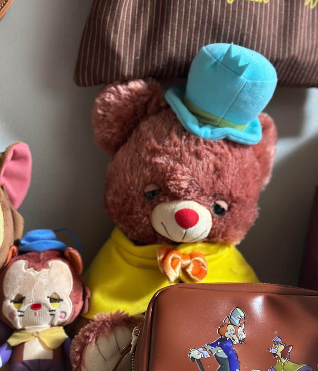 ルナさんのインスタグラム写真 - (ルナInstagram)「アコモデ @accommode の ギデフェログッズを受け取ったので ギデグッズ集めてみた🐈❤️  UFOキャッチャーでギデのぬいぐるみもGetしたんだ😊🤍  まだまだ数少ないギデグッズこれから増えるといいなぁ😌❤️  私の推しキャラ覚えてね😻 ┈┈┈┈┈┈┈┈┈♡ #ギデオン #ファウルフェロー #ギデフェロ #ギデちゃん #ピノキオ #アコモデ #アコモデディズニー #ディズニーグッズ #ディズニーコラボ  #ディズニーストア #ディズニーストア購入品 #ギデオングッズ #ヴィランズ #ディズニーヴィランズ #accommode #accommodedisney #disneygoods #pinocchio #shopdisney #gideon」10月2日 23時40分 - runakumaa