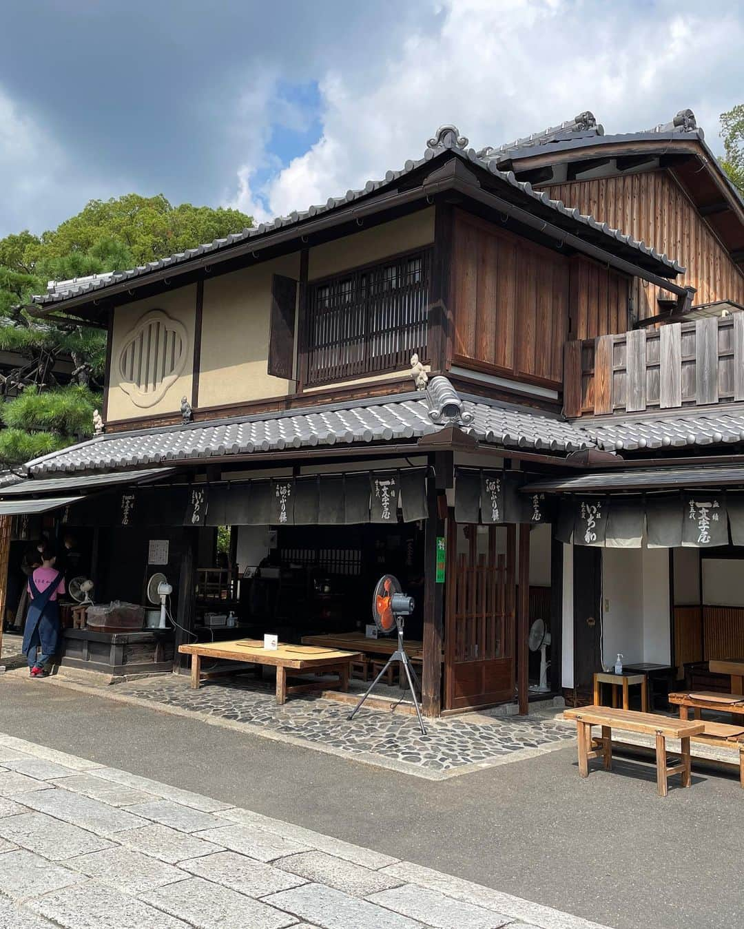 唐沢美帆さんのインスタグラム写真 - (唐沢美帆Instagram)「◡̈   今宮神社 あぶり餅 一和さん  #TRUEさん #唐沢美帆 #オーケストラコンサート #anime_eupho  #響けユーフォニアム  #ヴァイオレットエヴァーガーデン  #anime #anisong  #アニメソング #今宮神社 #一和 #あぶり餅  #kyoto #kyotojapan  #kyototrip  #京都旅行 #つる散歩」10月2日 23時34分 - miho_karasawa