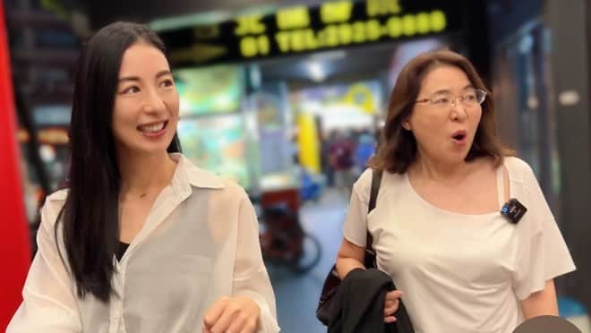 大久保麻梨子さんのインスタグラム写真 - (大久保麻梨子Instagram)「我媽媽是家庭主婦 每次問媽媽要不要來台灣？ 媽媽一定會說「問問爸爸，如果爸爸說可以的話，可以去」 於是我和Jerry企劃了應酬爸爸 請爸爸允許讓我們帶媽媽一起回台灣〜🙌🏻 不愧是日本九州大男人 結果是成功了 但是過程中我們其實有點緊張😂 終於一起來到台灣的媽媽一起開心的台灣美食初體驗✌🏻 歡迎來看看我們的YT  専業主婦の母はいつも「台湾に遊びに来ない？」と聞くと 必ず「お父さんに聞いてみていいよって言われたらね」というのです。 ということで母に台湾へ来てもらうべく父を接待大作戦敢行！ 結果は成功したのですがその過程がちょっとドキドキ。 そして台湾に来れた母は台湾初体験の食べ物に挑戦✨ 楽しんでました😉 ぜひYoutubeご覧下さい！  #台灣 #日本人 #台灣旅遊 #台灣旅行 #初體驗 #牛排 #台灣水果」10月3日 21時00分 - marilog0907