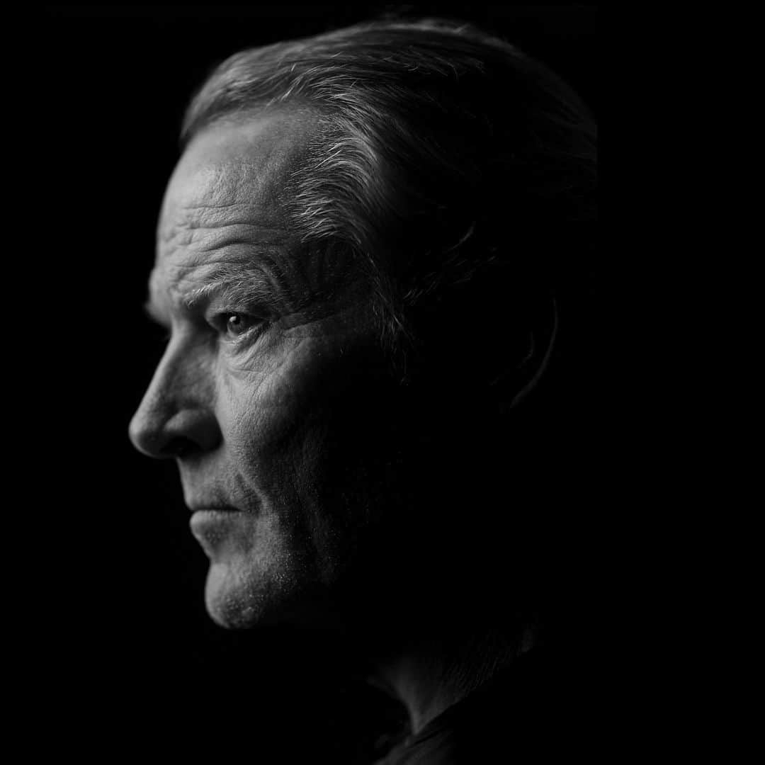 イアン・グレンのインスタグラム：「Thanks to the multi talented actor, writer, director photographer @crisolimeno for this image. • • • #Repost @crisolimeno: Iain Glen profile. I have said before how much I respect and admire this gentleman and I’ll say it again!! So clever, so kind and so talented and suave.」