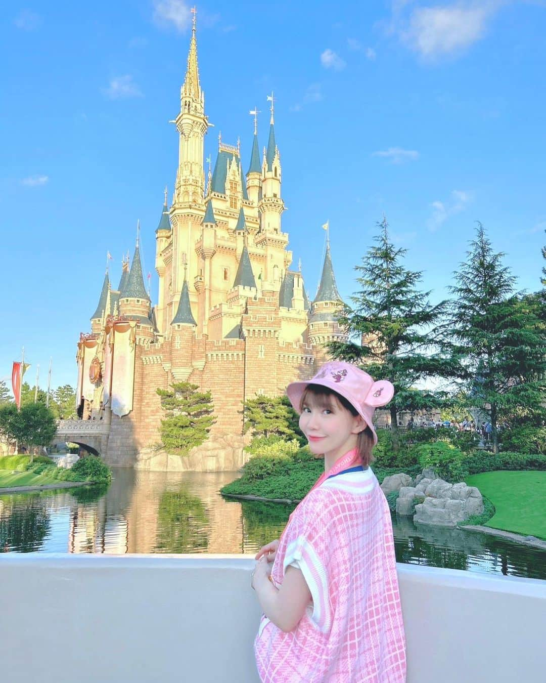 西脇彩華のインスタグラム：「＊ @tokyodisneyresort_official   ベスポジ⭐️  photo by .. @hinata_homma1110 💘😘」