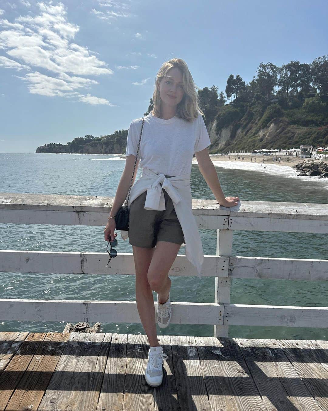 のインスタグラム：「My Malibu diary ⛅️   We packed so much into our quick trip. Some of my favs were walking the pier at Paradise Cove, Lucky’s for dinner, lunch at In-N-Out, watching the sunrise on PCH and our stay at Hotel June🌵✨」
