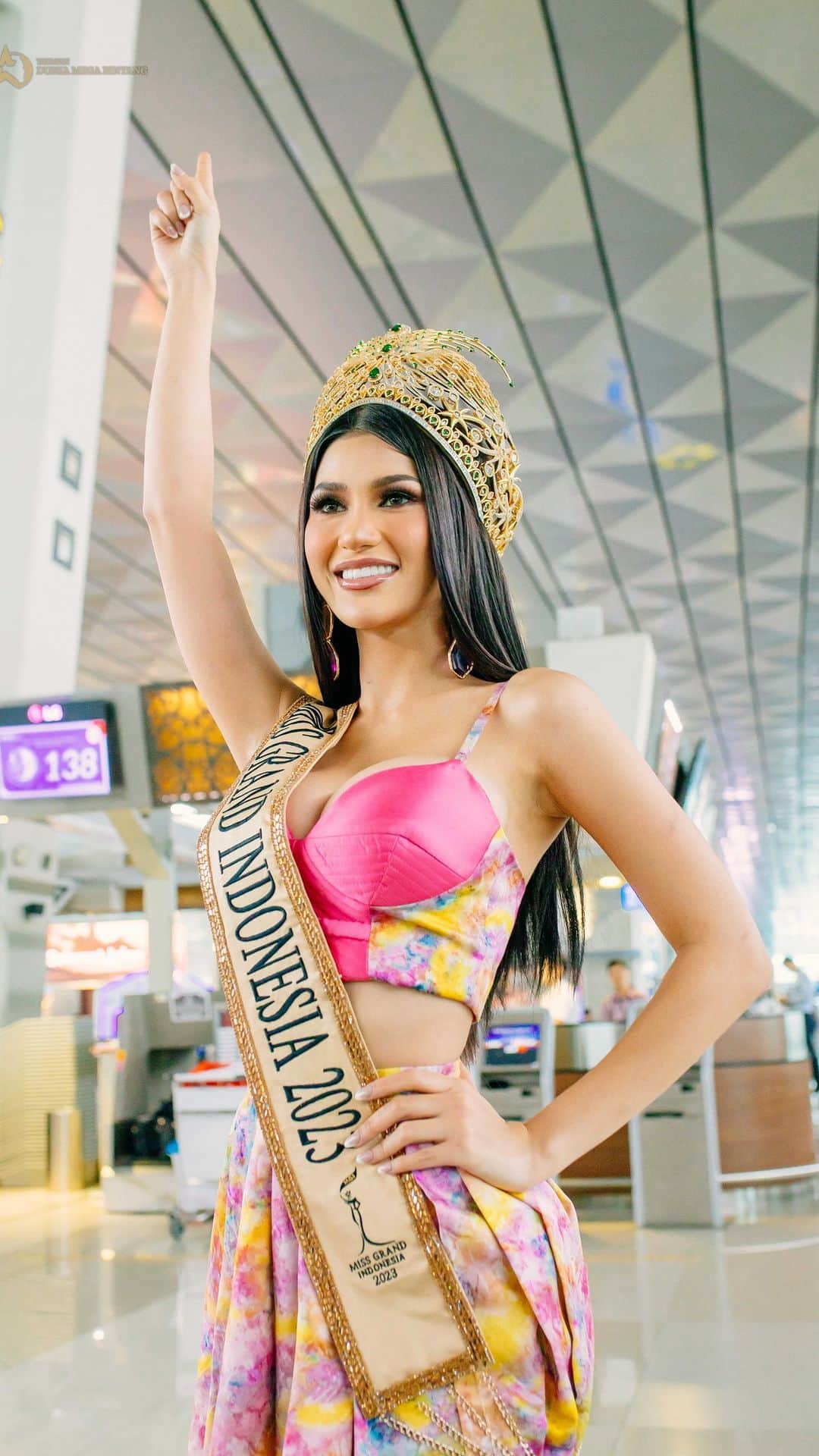 Ivan Gunawanのインスタグラム：「Reigning with grace, chasing the crown. Our Miss Grand Indonesia @ritassyawellgreat is ready to shine on the international stage of @missgrandinternational 2023  @missgrandinternational  @nawat.tv @teresa.mgi @yayasanduniamegabintang @ivan_gunawan  #missgrandinternational2023 #mgi2023 #alivevietnam #YayasanDuniaMegaBintang  #IvanGunawan  #MMBI2023  #TimeToShine」