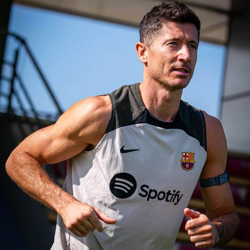 ロベルト・レヴァンドフスキのインスタグラム：「Monday 💪🏻 Let’s do this!  @fcbarcelona」