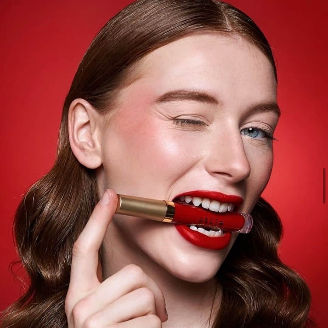 Stila Cosmeticsさんのインスタグラム写真 - (Stila CosmeticsInstagram)「Take a bite 🍎💄⁠ ⁠ Accentuate all your Fall or Halloween looks with a true red that lasts. Choose the Stay All Day Liquid Lipstick in Beso for a lipstick that leaves a lasting impact. 💄⁠ ⁠ 📸 Image by @kyleryanbeauty  ⁠ ⁠ #Stila #StilaCosmetics #Lipstick #LiquidLipstick #RedLips #FallMakeup #HalloweenMakeup ⁠」10月3日 0時01分 - stilacosmetics