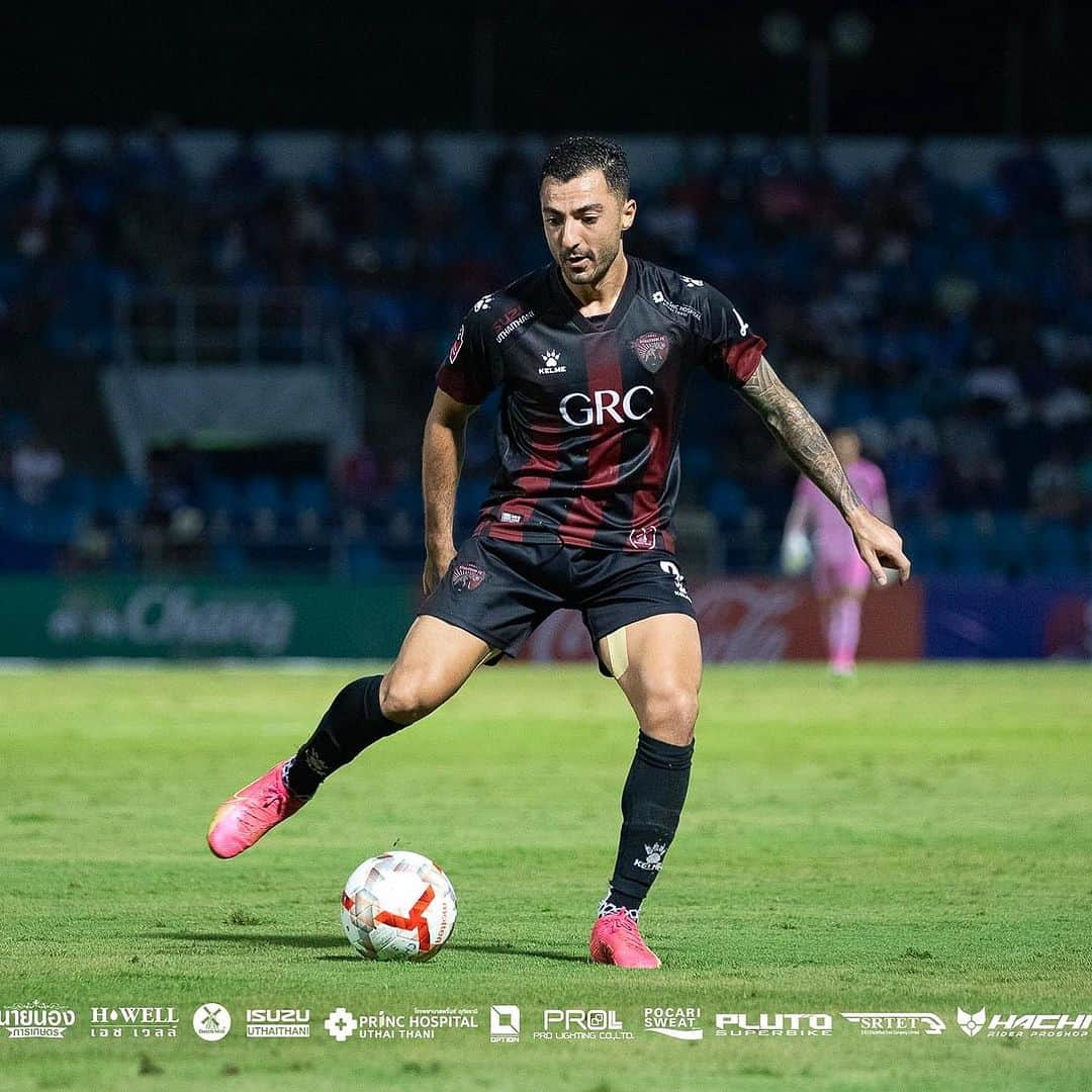 イロアン・ハマドさんのインスタグラム写真 - (イロアン・ハマドInstagram)「Team spirit, victory and great support 🔴⚫️ @uthaithani_fc」10月3日 0時03分 - jiloan