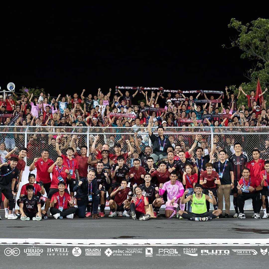 イロアン・ハマドさんのインスタグラム写真 - (イロアン・ハマドInstagram)「Team spirit, victory and great support 🔴⚫️ @uthaithani_fc」10月3日 0時03分 - jiloan