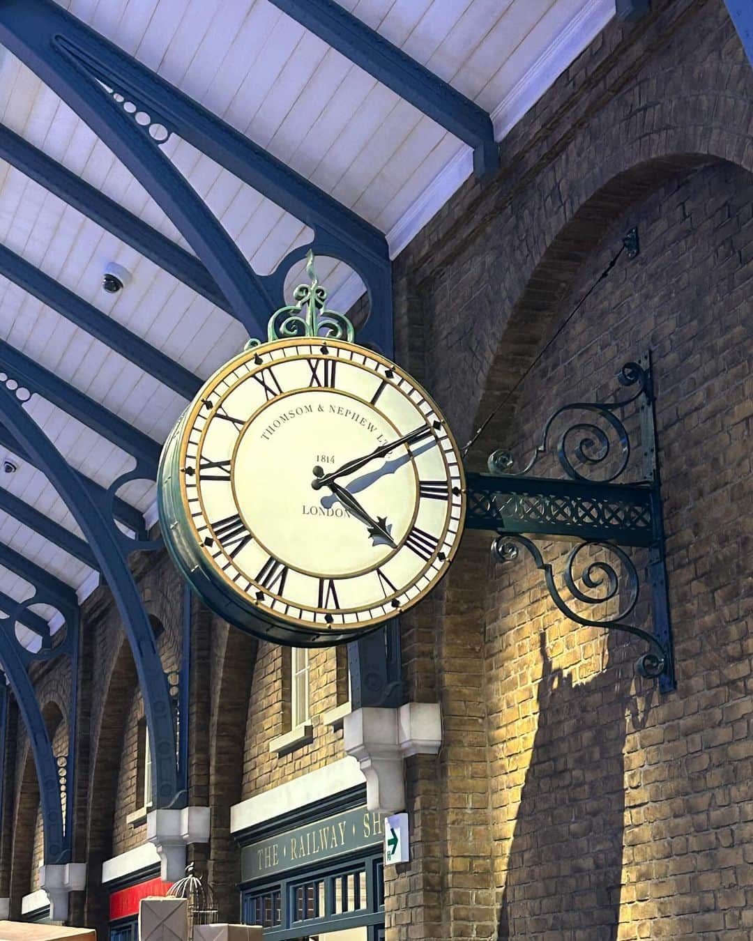 RIiNAのインスタグラム：「🕰️」