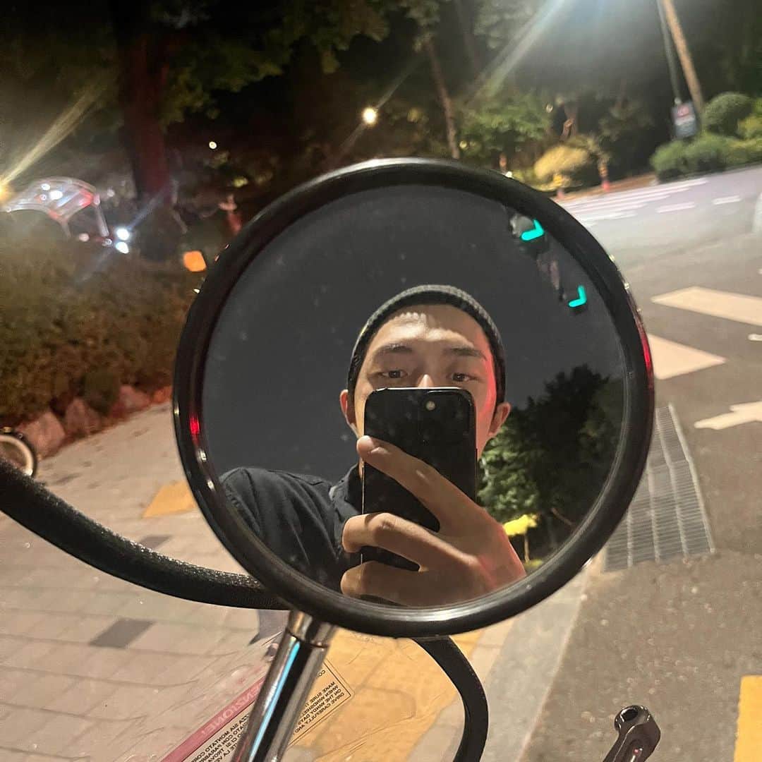 ジュンQ さんのインスタグラム写真 - (ジュンQ Instagram)「눈 떠보니 10월🫨」10月3日 0時20分 - kkangx