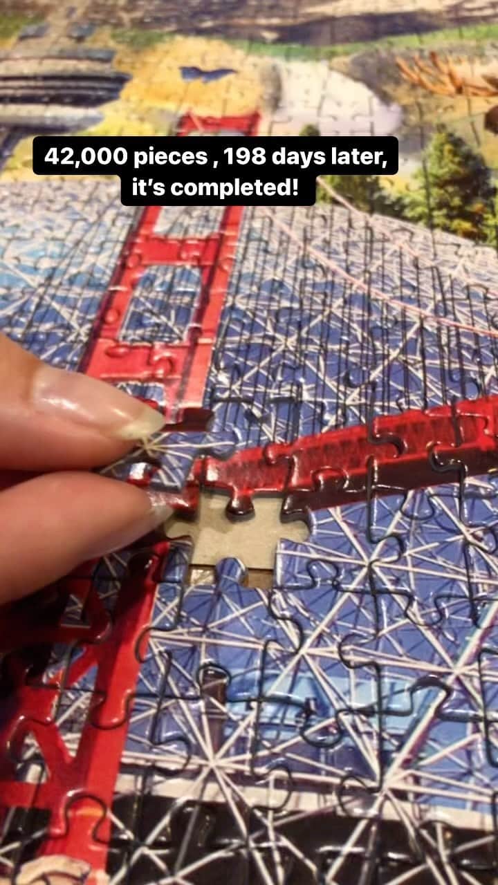 Earth Picsのインスタグラム：「@mrlindquistsings wants to give a shoutout to his Dad who completed about 35,000 of the 42,000 pieces!   🎥 by: @mrlindquistsings」