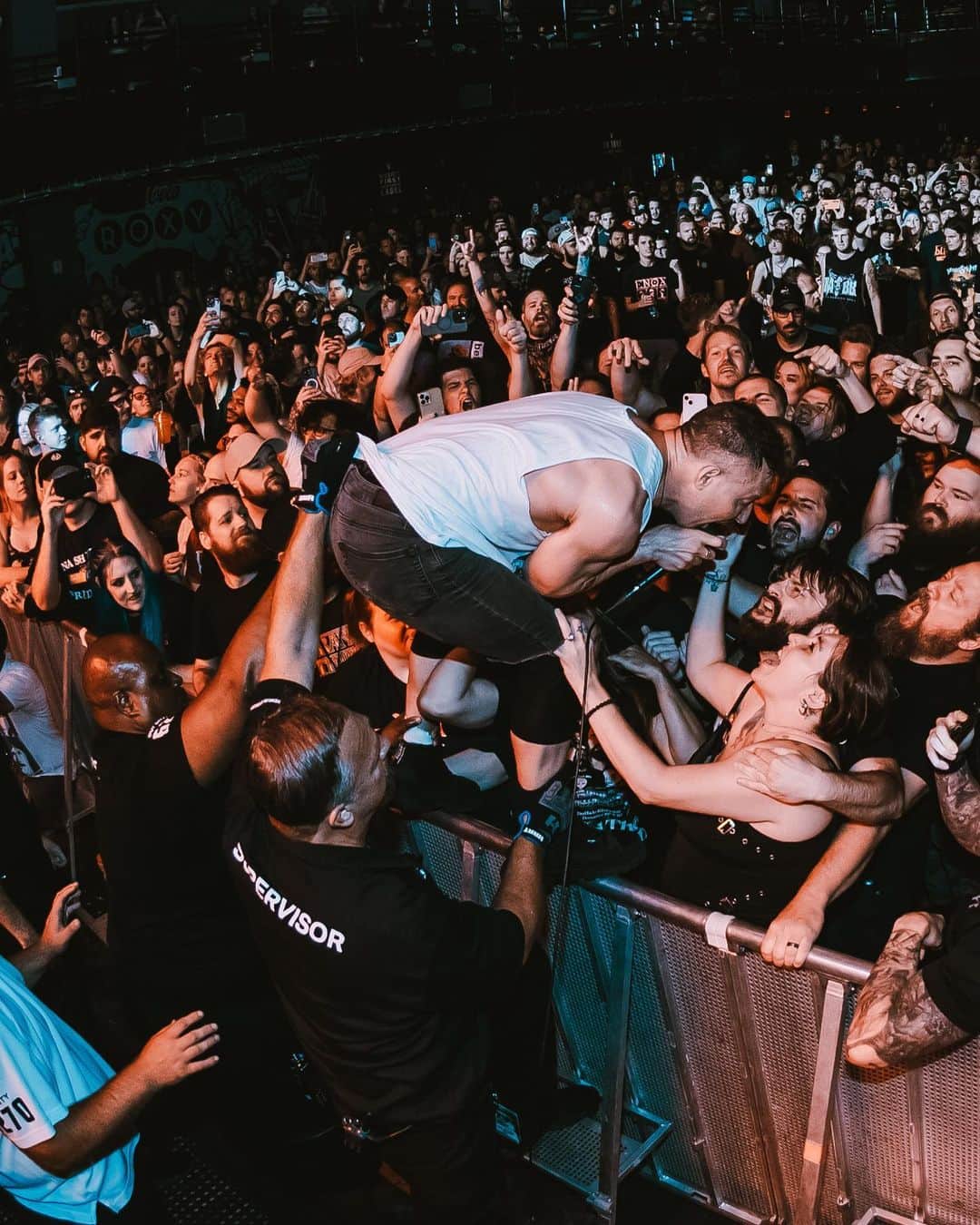 Kerrang!のインスタグラム：「“There is a blinding, energetic creative force inside of all of us” 💥  Better Lovers for this week’s Kerrang! Cover Story 🔗  ✍️: @nickruskell 📸: @gabethepigeon 🎨: @aledsavedlatin」