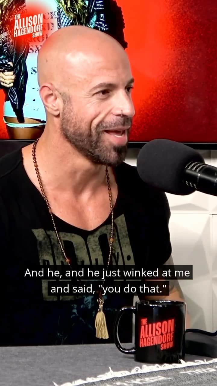 クリス・ドートリーのインスタグラム：「@chrisdaughtry says @simoncowell on @americanidol was right, but that he set out to prove him wrong ❤️‍🔥 Full Conversation Link In Bio ⚡️   #chrisdaughtry #daughtry #simoncowell #americanidol #ryanseacrest #allisonhagendorf #theallisonhagendorfshow #scottweiland #music #newmusic #rock #rockstar #audition #rockstars #rockmusic #hardrock」