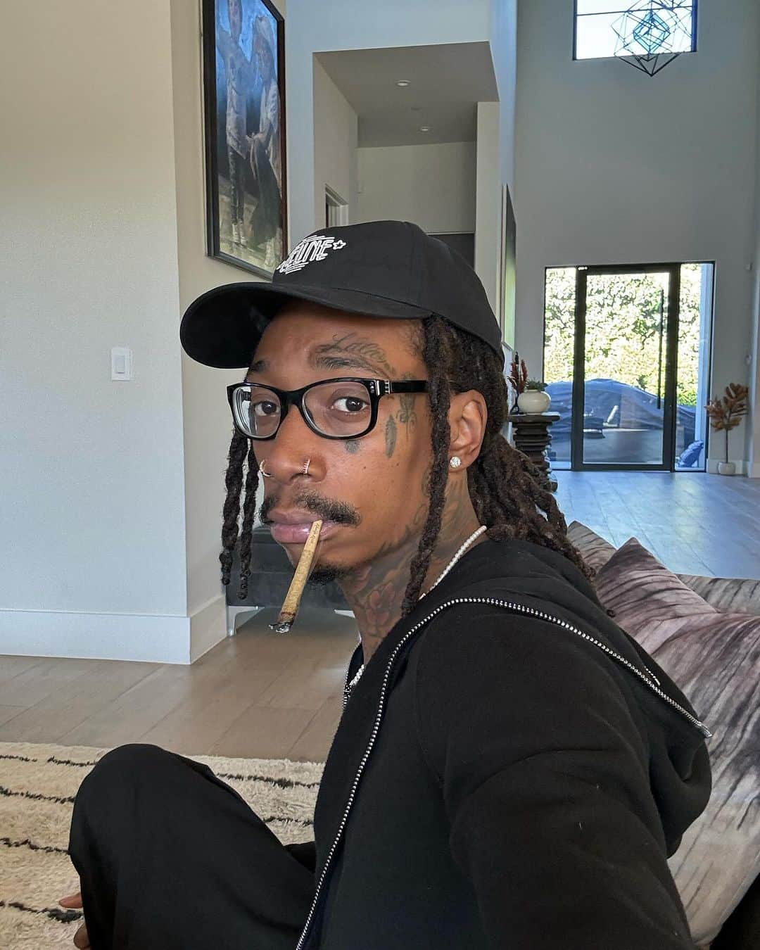 ウィズ・カリファさんのインスタグラム写真 - (ウィズ・カリファInstagram)「Let’s start this week off with some smoke in our eye.」10月3日 0時59分 - wizkhalifa