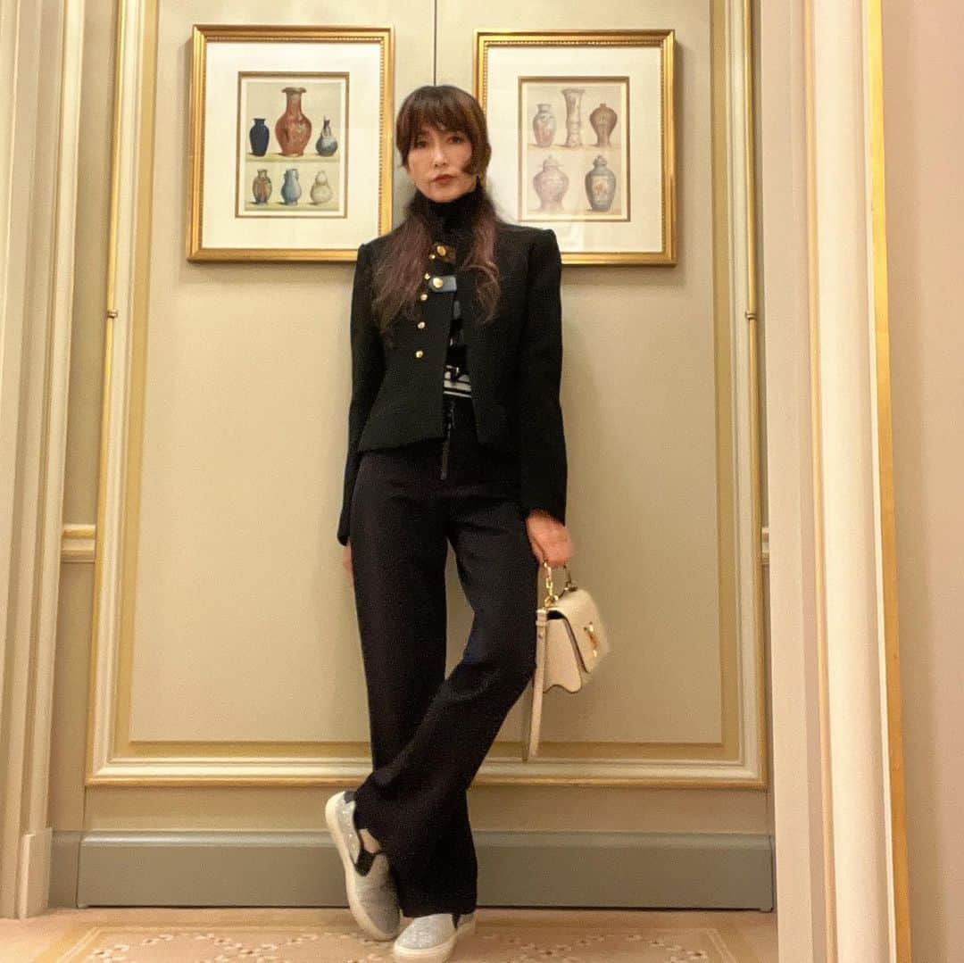 工藤静香さんのインスタグラム写真 - (工藤静香Instagram)「2024 春　夏　コレクション   風を感じるようなしなやかさと、芯のある強さもあり、 とても素晴らしいshowでした✨  Thank you @louisvuitton @nicolasghesquiere」10月3日 0時55分 - kudo_shizuka