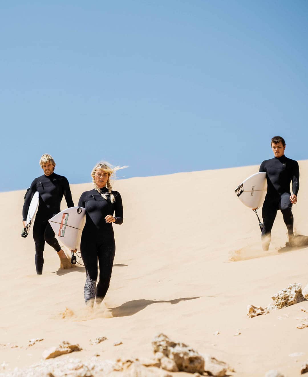 BILLABONG WOMENSさんのインスタグラム写真 - (BILLABONG WOMENSInstagram)「Going down was fine, but coming back in was A MISSION. Always worth it to get to the waves. Shop all new Recycler Graphene wetsuits! #BillabongAdventureDivison」10月3日 1時00分 - billabongwomens