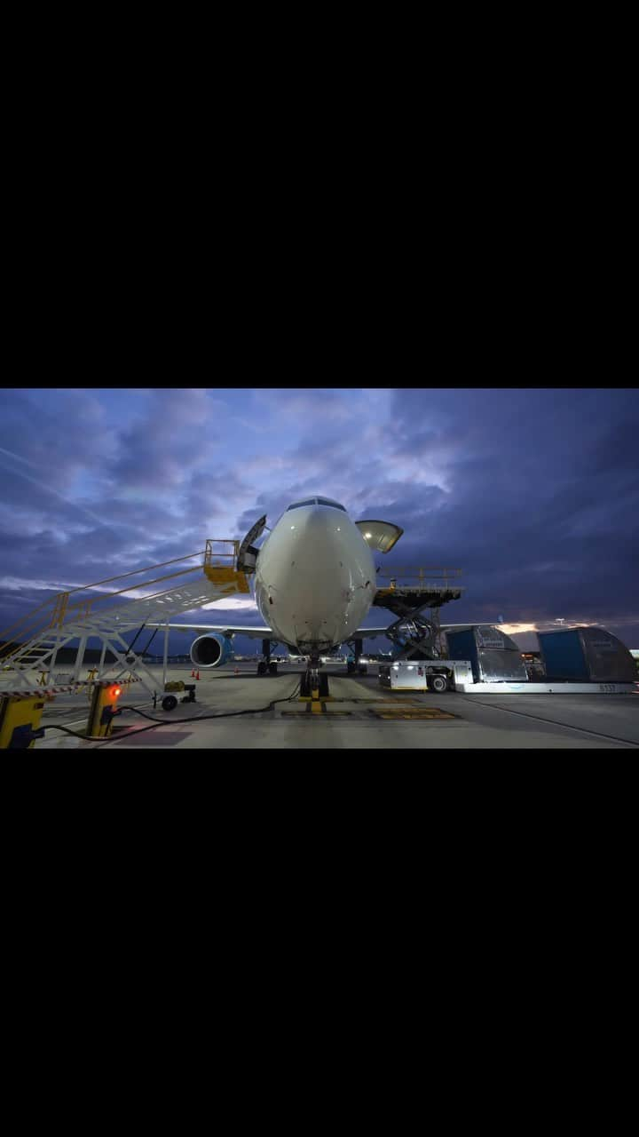 Amazonのインスタグラム：「Taking off in a city near you. 🛫 Introducing #AmazonAir’s new A330!!   It’s the first of its kind in our fleet and will help us deliver more packages with less flights, which means customers get their orders that much faster. 🙌 📦 Woot woot!」