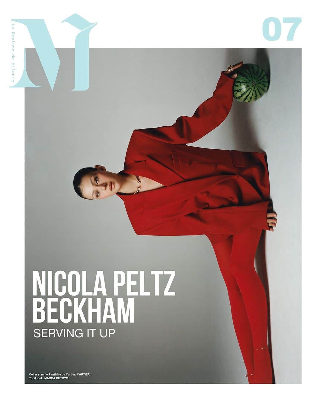 ニコラ・ペルツのインスタグラム：「ISSUE 07 - OUT NOW @nicolaannepeltzbeckham  Fuera de la pantalla, #NicolaPeltzBeckham canaliza su voz hacia causas que le apasionan, desde la defensa de animales sin hogar hasta la concienciación sobre la salud mental y el empoderamiento de la mujer.   Lee la entrevista completa en nuestro link en bio.   #NicolaPeltzBeckham usando el icono de la Maison @cartier: collar y anillos #PanthèredeCartier y total look, @magdabutrym. Disponible en @farfetch  Talento: @nicolaannepeltzbeckham Fotografía: @agataserge Editor en jefe / Stylist: @sarahgorereeves Maquillaje: @kateleemakeup Peinado: @hikaruhirano Manicure: @sreyninpeng Diseño de set: @itsisaacaaron Producción: @michaelcifarelli @areatwelve Asistente de fotografía: @nikkopeach Asistente de stylist: @nikiravari Asistente de set: @char_3d_artist Locación: @hypestudios.la   #mrevistademilenio #mdemilenio #cartier #editorial #issue07」