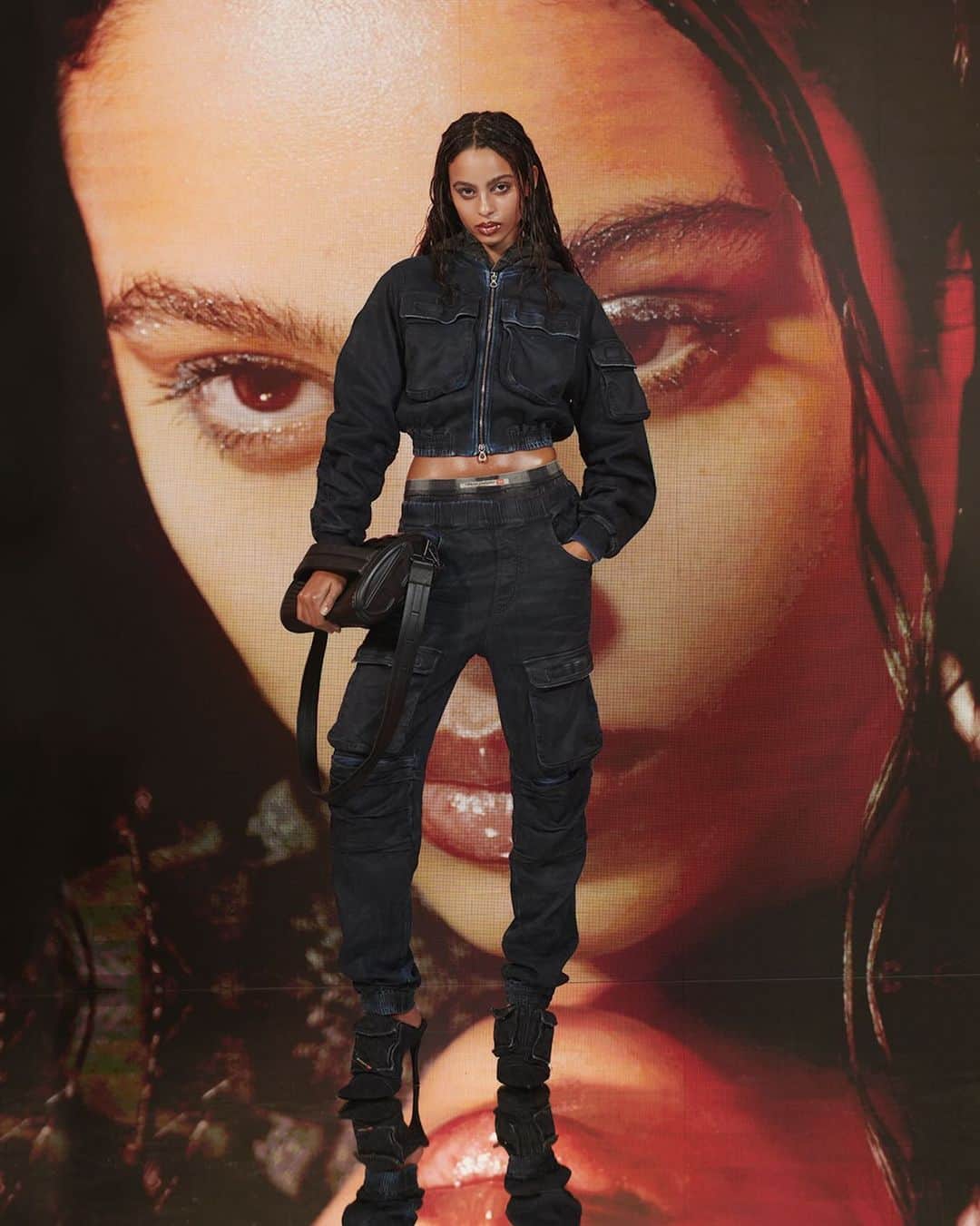 ディーゼルのインスタグラム：「Unlimited storage.    A cropped utility bomber and cargo pants in denim jersey are comfortable, sexy and full of spare pockets.    Tap to shop and discover more at the link in bio.   #ForSuccessfulLiving #DieselFW23」