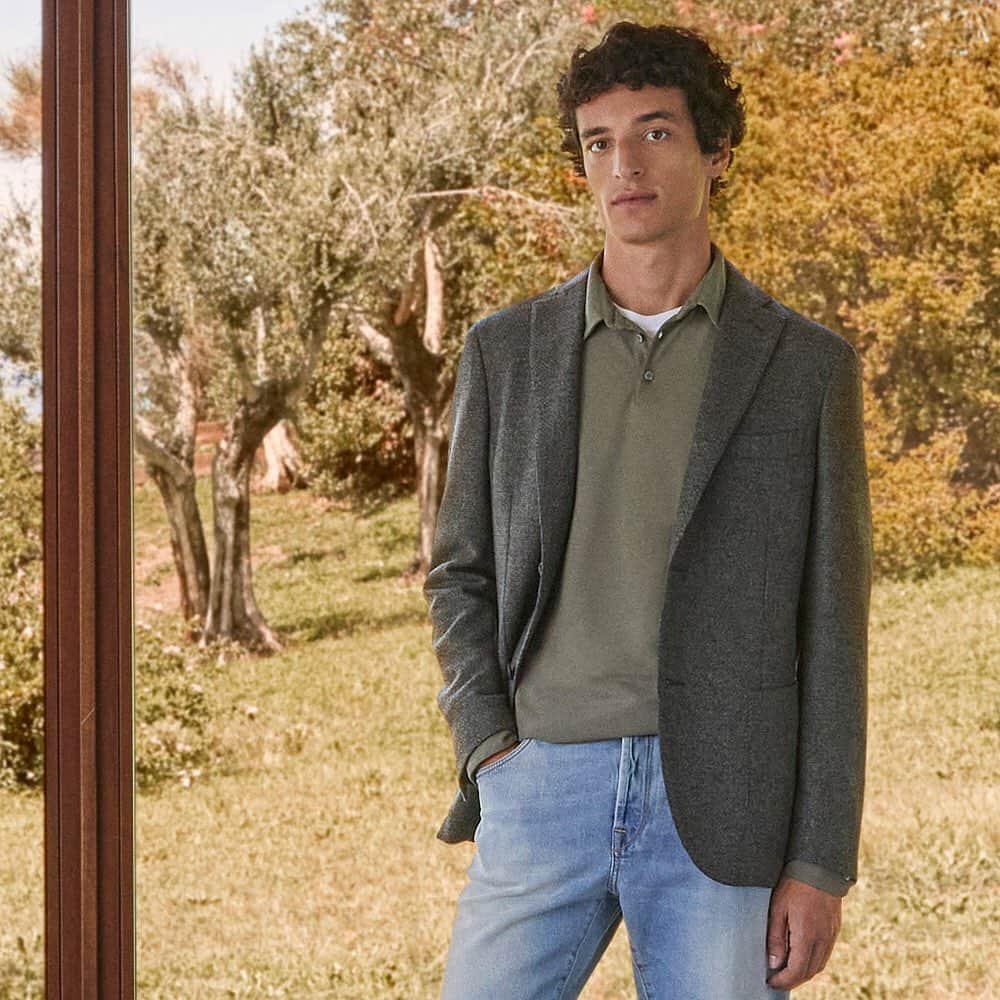のインスタグラム：「Dressing up casual with a touch of elegance: when a blue denim by Incotex Blue Division meets a refined blazer from the Slowear selection, it's a match made in fashion heaven.  Find out more (link in bio).  #Slowear #DurableFashion #SlowearVenezia . . #FallWinterCollection #FW23 #FallWinter #newcollection #durablefashion #sustainablefashion #slowfashion #sustainableclothing #eticalclothing #fashionman #fashion #style #man #outfitforman #icon」