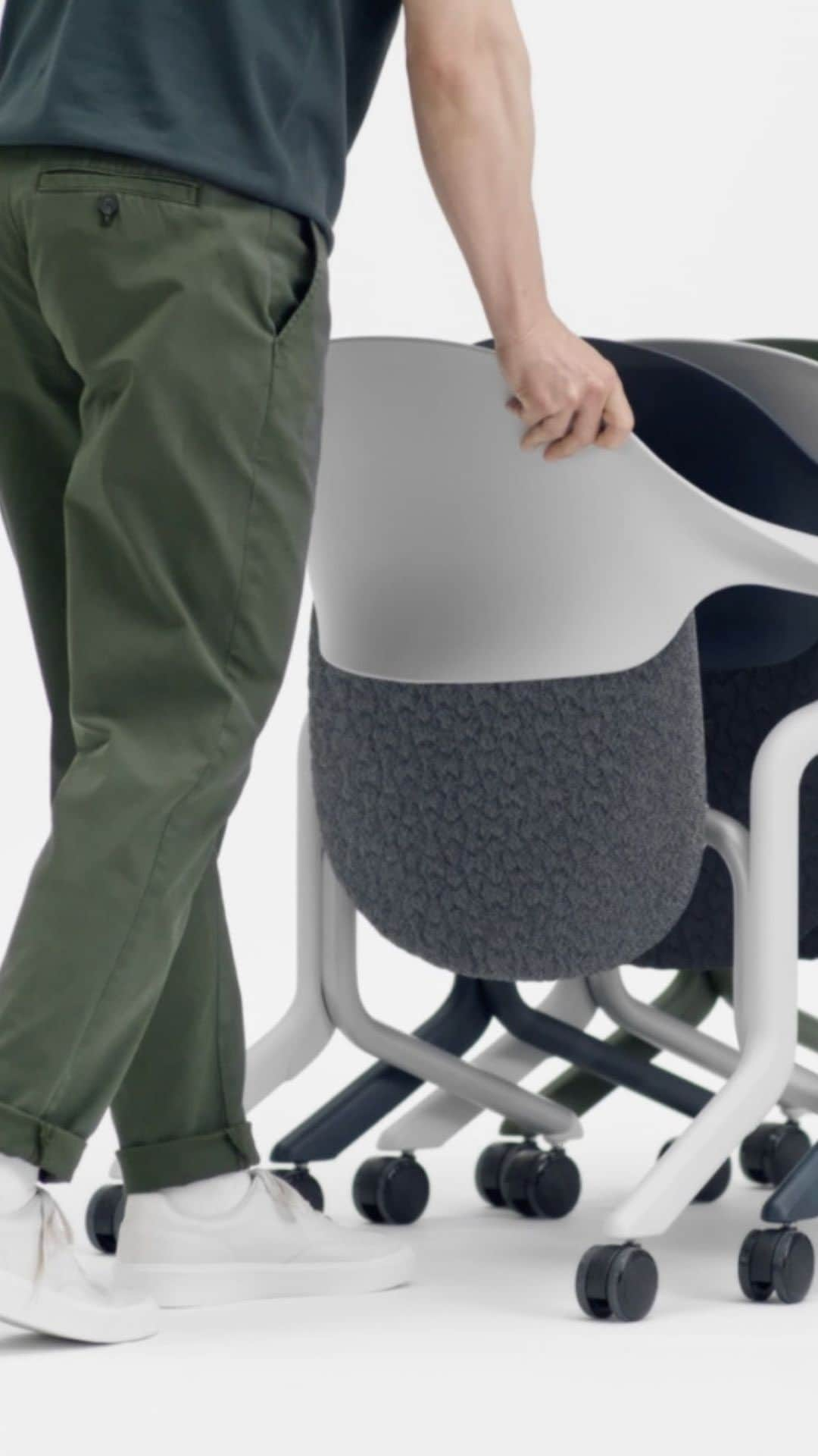 Herman Miller （ハーマンミラー）のインスタグラム：「We’re proud to introduce Fuld Nesting Chair, a new design from award-winning German designer Stefan Diez. Our first foray into nesting chairs, Fuld has a crisp design that both reimagines and sets a new reference point for this type of space-saving chair. See link in bio to learn more.」