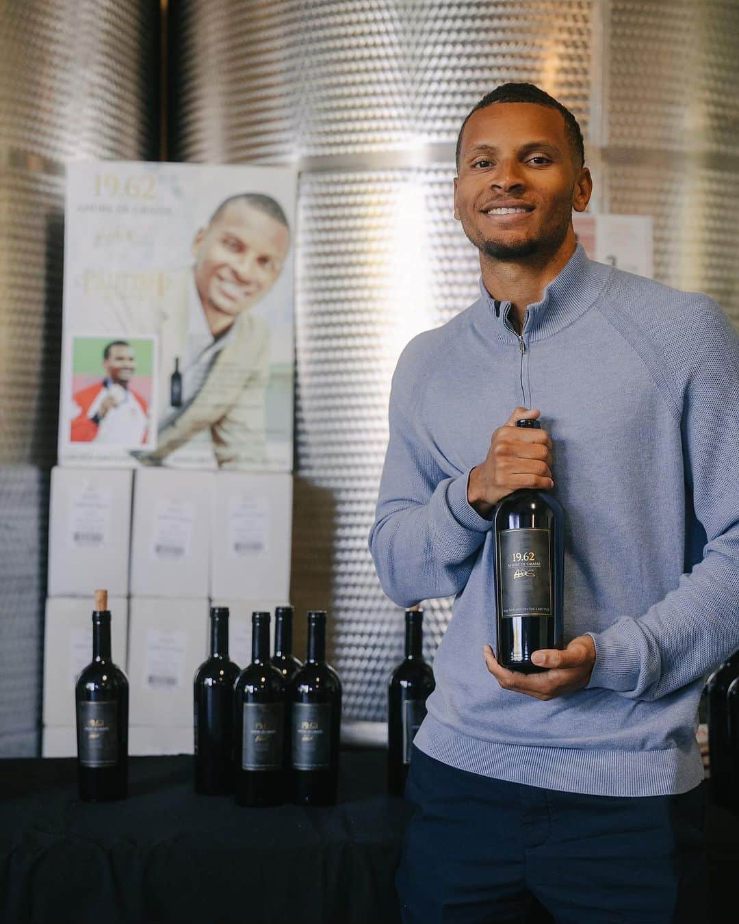 アンドレ・ドグラスのインスタグラム：「Thank you @pillitteriwines for hosting me and the family this weekend! The holidays are among us so be sure to grab your limited edition of my 19.62 red wine! 🍷🍇  📸 : @kenny.zhong」