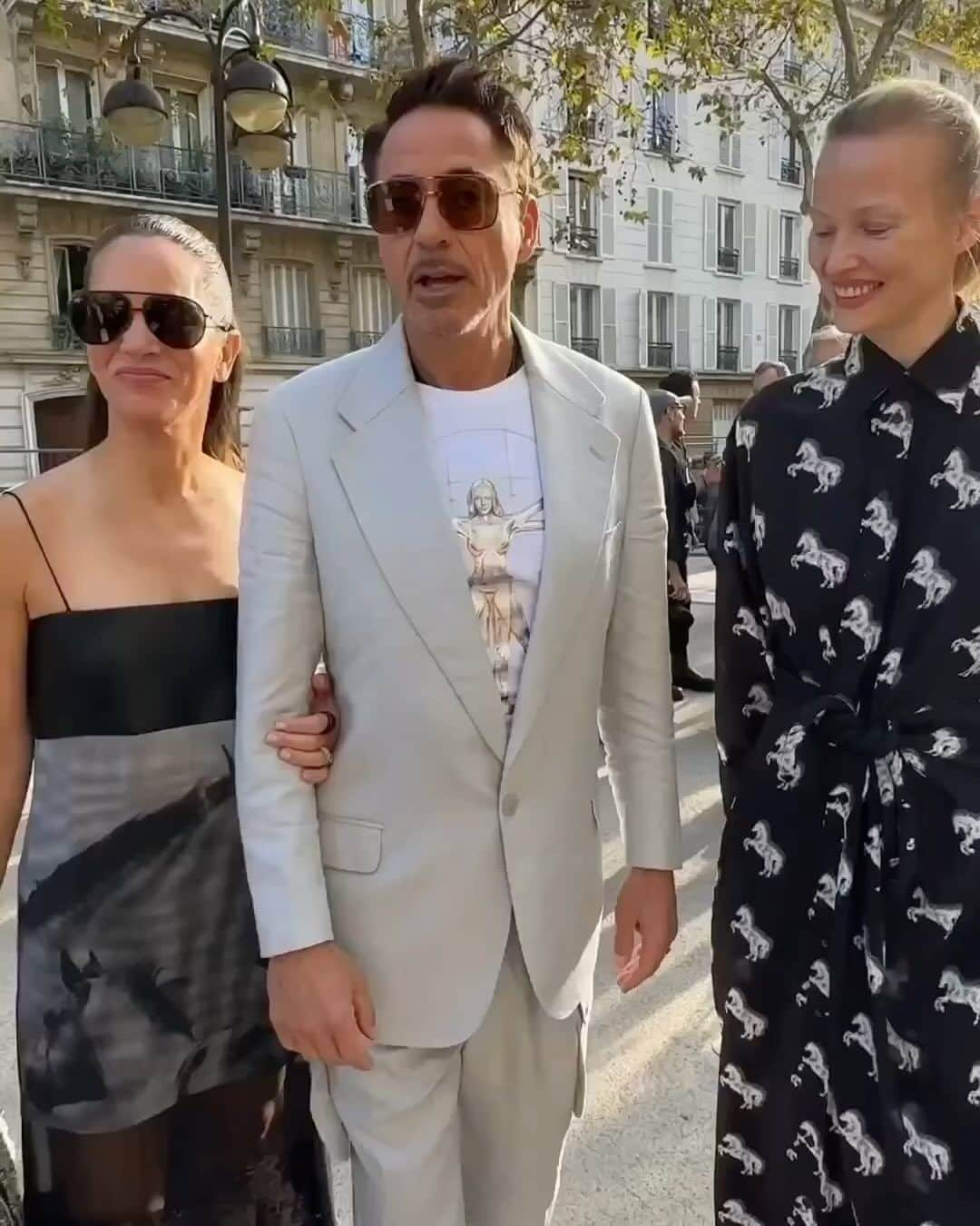 空山基のインスタグラム：「@stellamccartney 🤗  @wwd @robertdowneyjr 🫶」