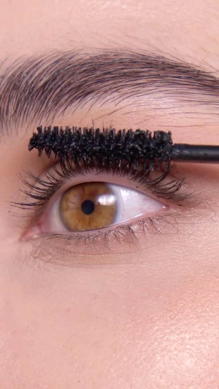 Anastasia Beverly Hillsのインスタグラム：「Fuller-looking lashes in every swipe 🥵 Stock up on #ABHLashSculpt at the link in bio! ✨  #AnastasiaBeverlyHills」