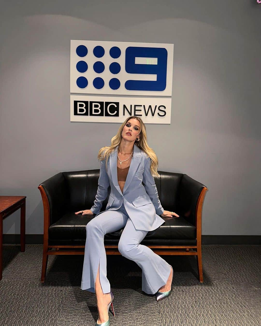 Joy Corriganのインスタグラム：「Hey mom and dad 👋🏻 I’m on the news 📺😍🥹 @thetodayshow」