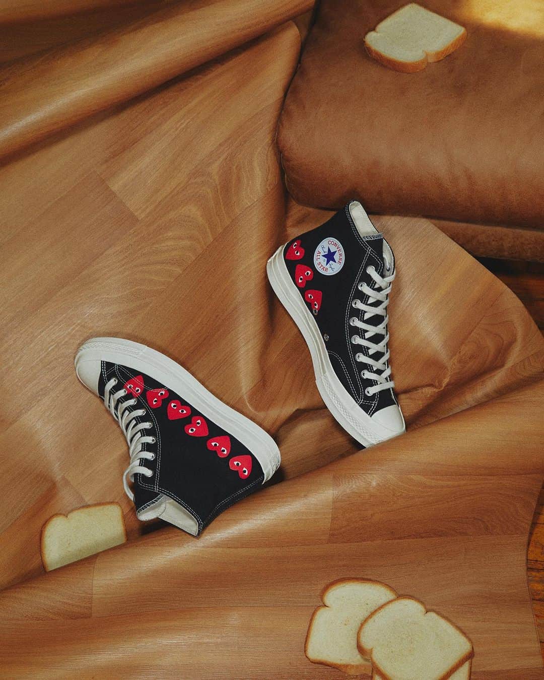 I.T IS INSPIRATIONさんのインスタグラム写真 - (I.T IS INSPIRATIONInstagram)「Play Converse Comme des Garçons Multi Hearts  Available now at COMME des GARÇONS Ice House Street, selected I.T Stores and online at ITeSHOP.   #IT #ITeSHOP #PLAY #CONVERSE」10月3日 11時31分 - ithk
