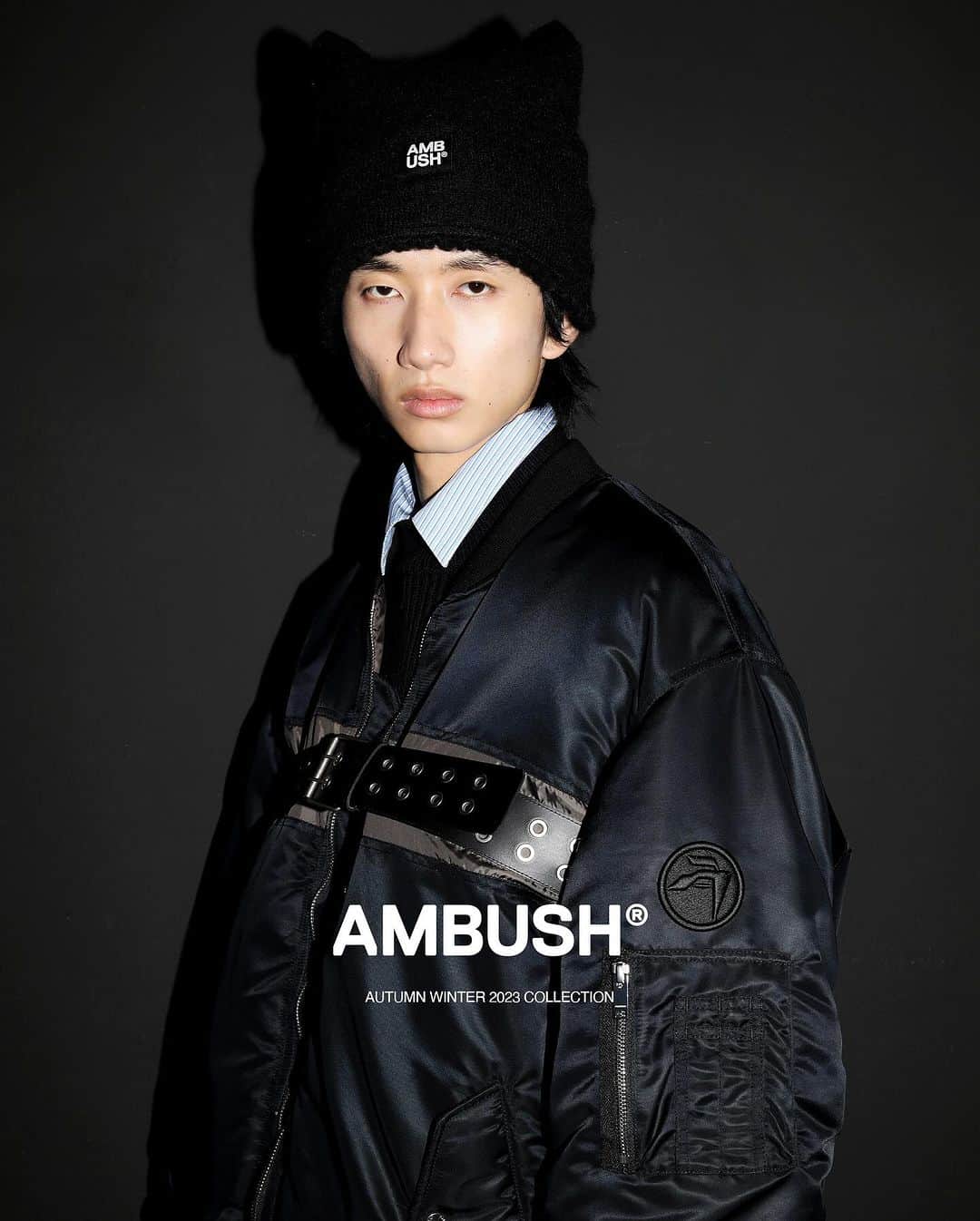 AMBUSHさんのインスタグラム写真 - (AMBUSHInstagram)「The new seasonal bomber in regular and cropped lengths is belted across the chest for an edgier look.  #AMBUSH AW23 COLLECTION LOOK 32  BELTED BOMBER STRIPES ZIP UP COTTON SHIRT FELTED KNIT CREW NECK DOUBLE BELTED SHORTS RAVE BEANIE AW23 CLASS RING KNEE HI RAVE BOOT  Now available at our WEBSHOP and WORKSHOP」10月3日 11時39分 - ambush_official