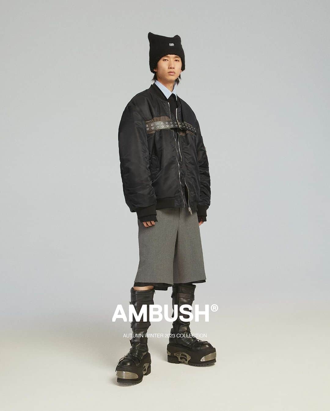 AMBUSHさんのインスタグラム写真 - (AMBUSHInstagram)「The new seasonal bomber in regular and cropped lengths is belted across the chest for an edgier look.  #AMBUSH AW23 COLLECTION LOOK 32  BELTED BOMBER STRIPES ZIP UP COTTON SHIRT FELTED KNIT CREW NECK DOUBLE BELTED SHORTS RAVE BEANIE AW23 CLASS RING KNEE HI RAVE BOOT  Now available at our WEBSHOP and WORKSHOP」10月3日 11時39分 - ambush_official