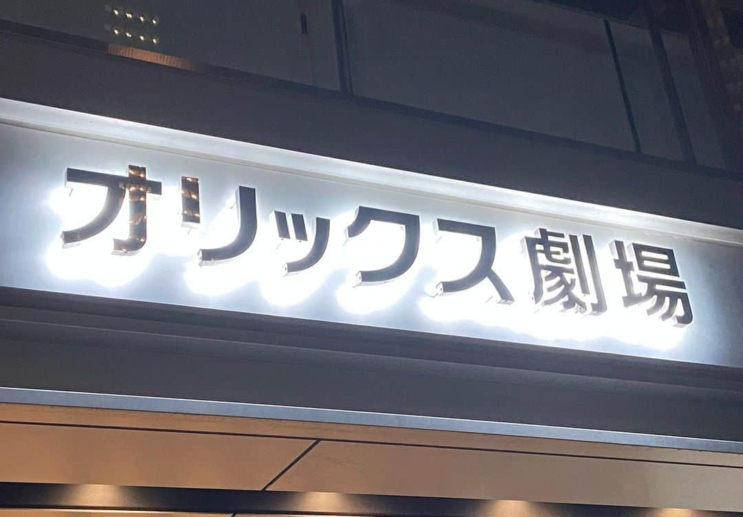 ヒロ寺平さんのインスタグラム写真 - (ヒロ寺平Instagram)「Live Live Live  ラジオのレギュラーを持っていた時はライブに行けなかった。 と言うより午前3時5分の起床時間を守る為に行かなかったと言うのが正しいかも？  現場を離れて久しいが、有難いことに今もよくライブのお誘いを頂く。 当時行けなかった空気感を味わう為、最近はせっせとライブに足を運んでいる。  この1週間で3本のライブを堪能した。  09/26 Extreme@Zepp Namba あげまくるハードロック・リフ 09/28 スガシカオ@Orix 尻上がりに熱気を増すスガ・ファンク 10/02 Richard Marx@Zepp Namba いぶし銀の80‘sポップ  3者3様にエンタメ真骨頂を楽しんだ。  「一期一会」  当たり前のことだが、それを改めて噛み締めた1週間だった。  #EXTREME #スガシカオ #RICHARDMARX #ヒロ寺平 #ヒロT」10月3日 11時43分 - hiroteradaira