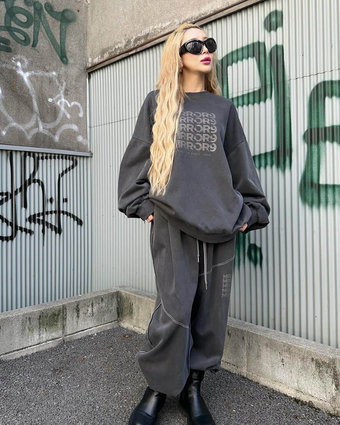 Select Shop MIRROR9さんのインスタグラム写真 - (Select Shop MIRROR9Instagram)「. 10/5(thu)20:00 START New Arrival ✔︎Vintage like set up ¥23,100(tax in) color/CHARCOAL  GRAY size/FREE  model @coco_mirror9  162cm GRAY着用 @pink_mirror9  158cm CHARCOAL着用  #MIRROR9 #ミラーナイン」10月3日 13時00分 - mirror9official