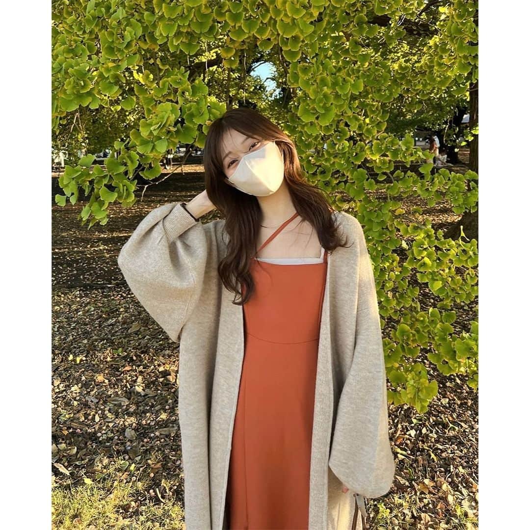 PATRA magazineさんのインスタグラム写真 - (PATRA magazineInstagram)「【イエベ秋さん大優勝♥テラコッタコーデ🍂🤍】  イエベ秋さん大優勝カラーのテラコッタ🦊  カーデやキャミワンピ、ニットなど いろんなアイテムで取り入れてみて🍐  一気に季節感のあるコーデになること間違いなし✨  ＼ thank you 🦢 ／ @minamatsu_ / @gudeminami @ayu_imahara / @ren.eclair @__r_n_k_oo0  今みんなの中で流行っている事やアイテムがあれば @patra__jp をタグ付けしてぜひ教えてね🔔  皆さんのすてきな投稿をぜひ紹介させてください！ . . #カーディガン #ニットコーデ #秋カラー #秋コーデ #テラコッタ」10月3日 12時00分 - patra__jp