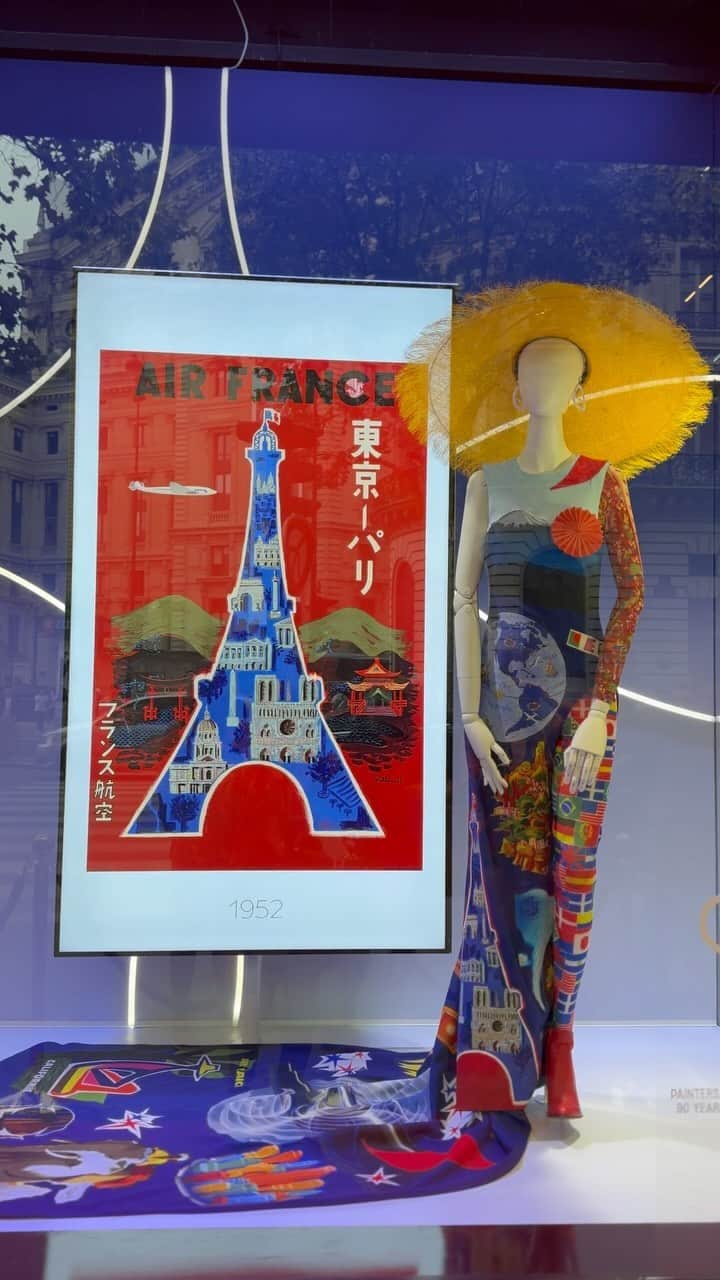 岩間恵のインスタグラム：「エールフランス航空90周年パーティに夫婦で招待していただきました🇫🇷 私がフランスに初めて来たのはバチェラーの撮影だったし、その時の往復便がエールフランスだったなぁとしみじみ🥹  会社創立から現在までの歴代CAさんの制服ファッションショーが開催されて、とても見応えがありました！ 当時からずっとおしゃれ...！さすがフランス🇫🇷  フランスに行く機会も増えたので、そろそろフランス語を学びたいと思っています...📝  @airfrance  #pr #airfrance90」