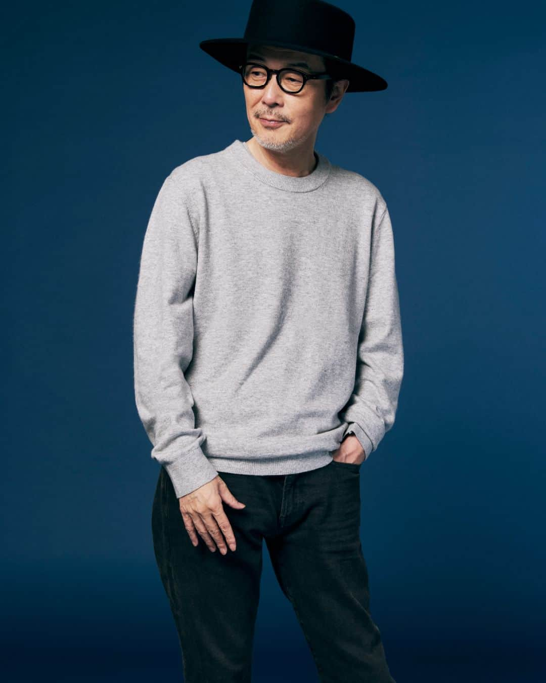 Gap Japanさんのインスタグラム写真 - (Gap JapanInstagram)「カシミヤのように柔らかく、軽くてあたたかな極上な着心地のカシミヤタッチセーターはウォッシャブルでイージーケア。ブラックデニムを合わせれば、大人の余裕を感じさせるラフな装いが完成。  リリー・フランキー（イラストレーター）  ＜着用アイテム＞ 787034036/Men's カシミヤタッチクルーネックセーター(M) 604000006/Men's スキニーデニム(32×30) 787038016/Men's カシミヤタッチハーフジップセーター(M)  #Gap #リリーフランキー #Mastered #COZYESSENTIALS」10月3日 12時00分 - gap_jp