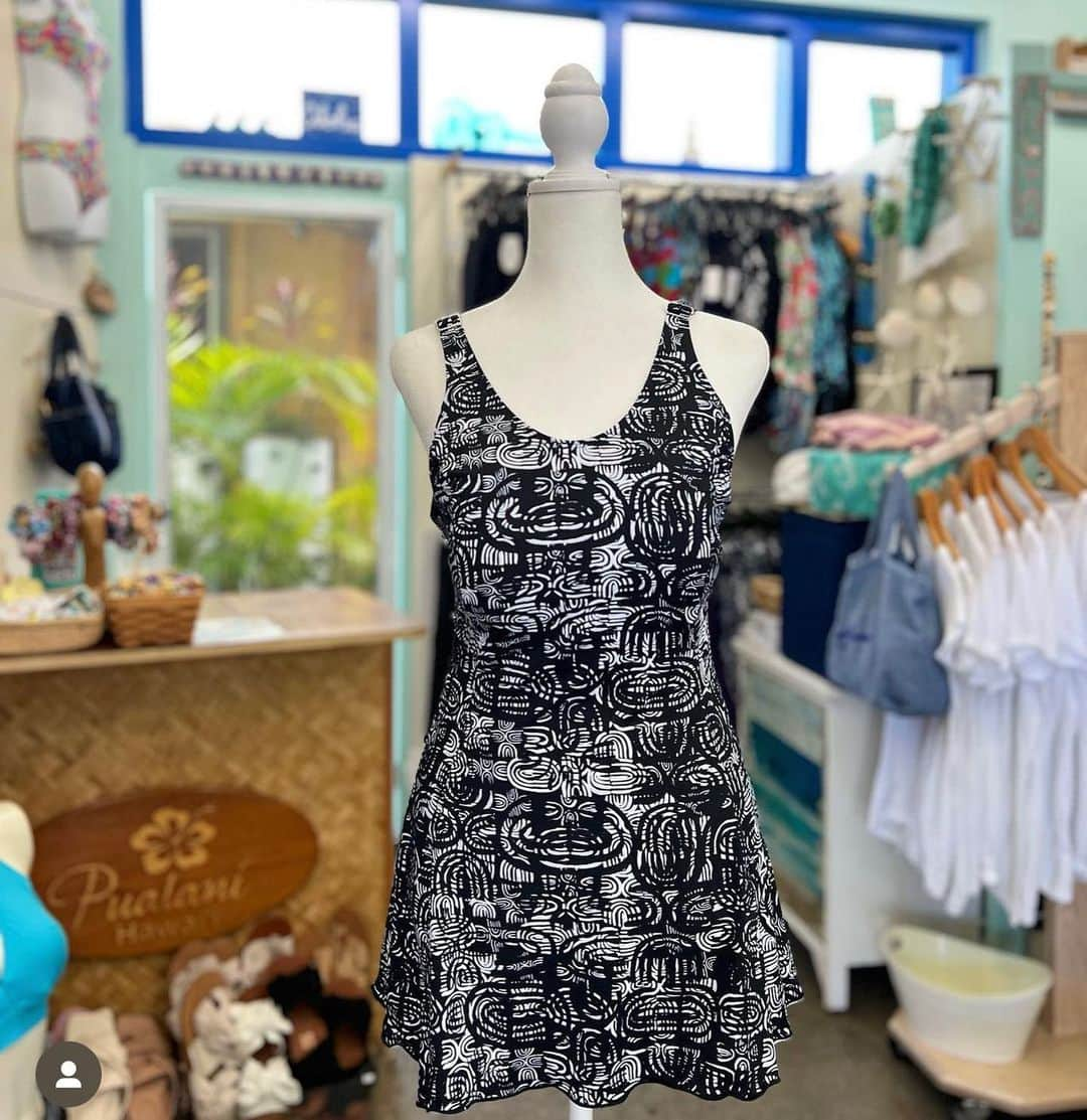 Pualani Hawaii Beachwearさんのインスタグラム写真 - (Pualani Hawaii BeachwearInstagram)「新プリント”ケニア”のタンクワンピース$138  Aラインで体が綺麗に見えます、 下半身のカバーをしたい方にオススメ🌺  オンラインに載っていないので、気になる方はお問い合わせください😆  #hawaii#ハワイ#ハワイライフ#ハワイ旅行 #ハワイ観光#ハワイ土産 #モンサラット#モンサラットアベニュー #ハワイの水着#水着#ハワイの思い出 #ゴールデンウィーク#サーファー#サーフ#サーフィン#波乗り」10月3日 12時11分 - pualani_monsarrat