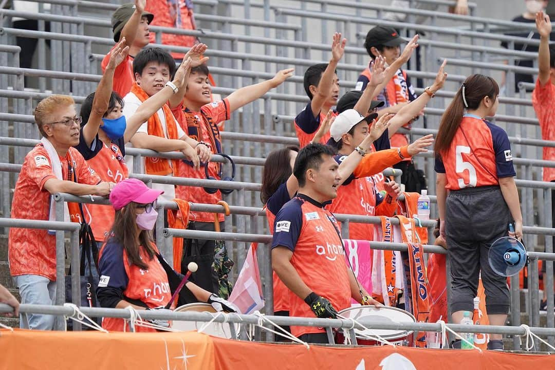 有吉佐織さんのインスタグラム写真 - (有吉佐織Instagram)「🐿️🧡  雨の中、応援ありがとうございました！！ VENTUSにきて長野に初勝利！！ 船木の移籍後初ゴール！！ ただ、得失点差で決勝にはいけず。 悔しいでしかないけど カップ戦全試合チームとして 攻守にわたり連動してアグレッシブなプレー 全員がひとつになって 自分らしさ、VENTUSらしさを表現しようと とても良いチャレンジができたと思います  11月11日のリーグ開幕戦に向けて さらに磨きをかけていきたいと思います  開幕戦までまた少し時間が空きますが 引き続き応援よろしくお願いします！  #大宮アルディージャventus  #🐿️🧡 #weリーグカップ  #船木ナイッシュー」10月3日 12時05分 - ariyoshisaori_1101